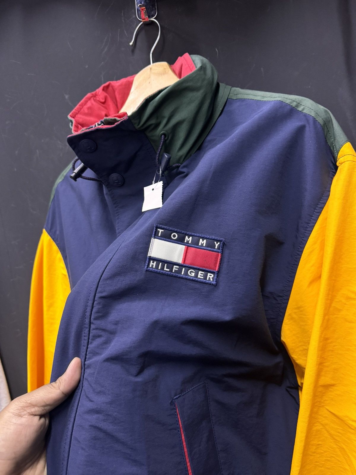 Tommy Hilfiger Tommy Hilfiger Colourful Streetwear Sailing Gear Jacket Size US L / EU 52-54 / 3 - 3 Thumbnail