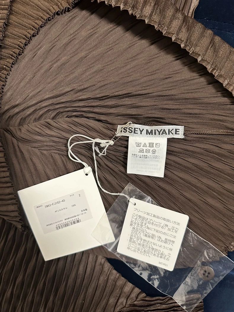 Issey Miyake Issey Miyake Fish-scale pleated short-sleeved shirt Size M / US 6-8 / IT 42-44 - 2 Thumbnail