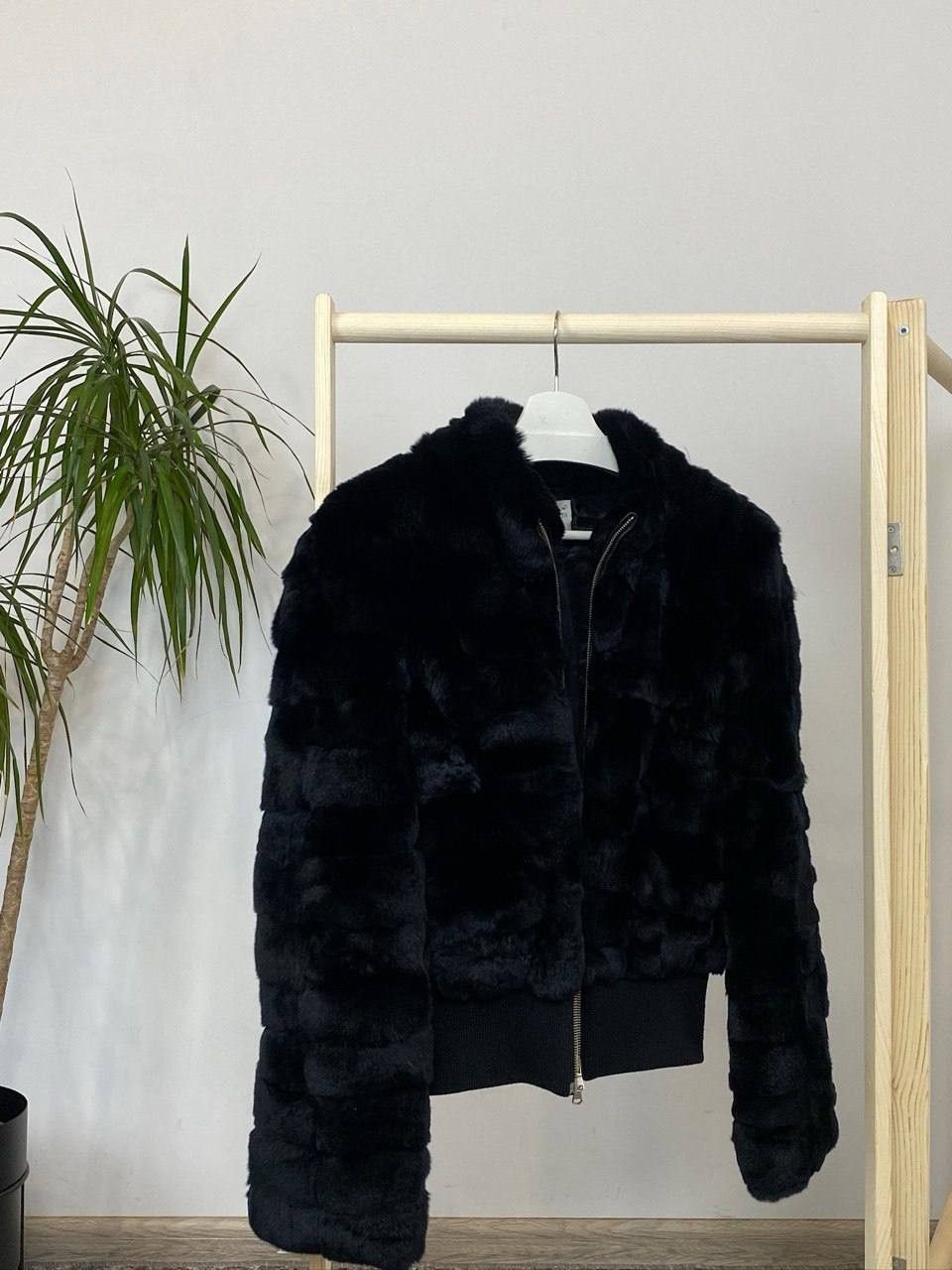 Alexander McQueen Alexander McQueen Short Fur Coat Black Vera Pelle Size M / US 6-8 / IT 42-44 - 2 Thumbnail