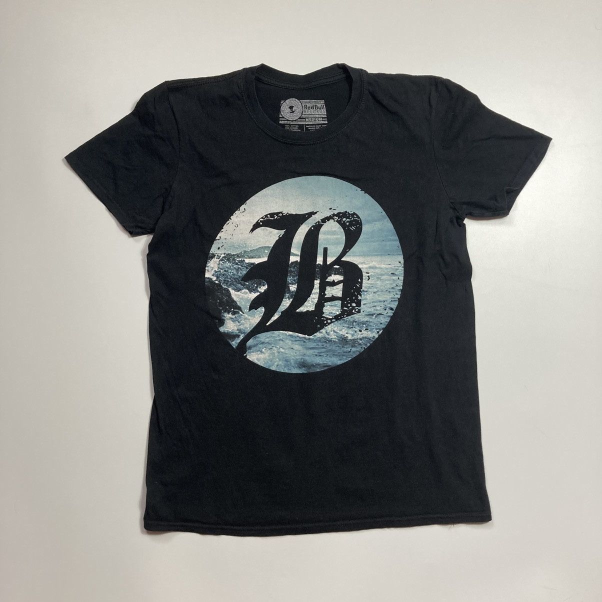Band Tees beartooth red bull records hardcore metal metalcore rock Size US M / EU 48-50 / 2 - 1 Thumbnail