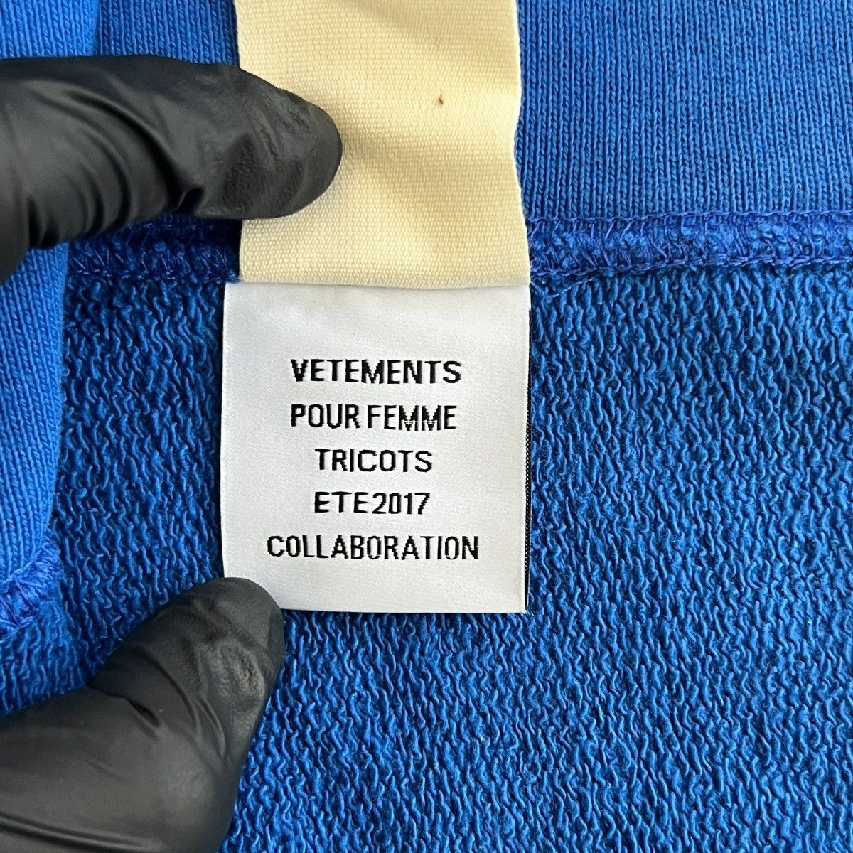Vetements VETEMENTS × Champion 2017SS "In Progress" Cut-Out Hoodie Size US S / EU 44-46 / 1 - 6 Thumbnail