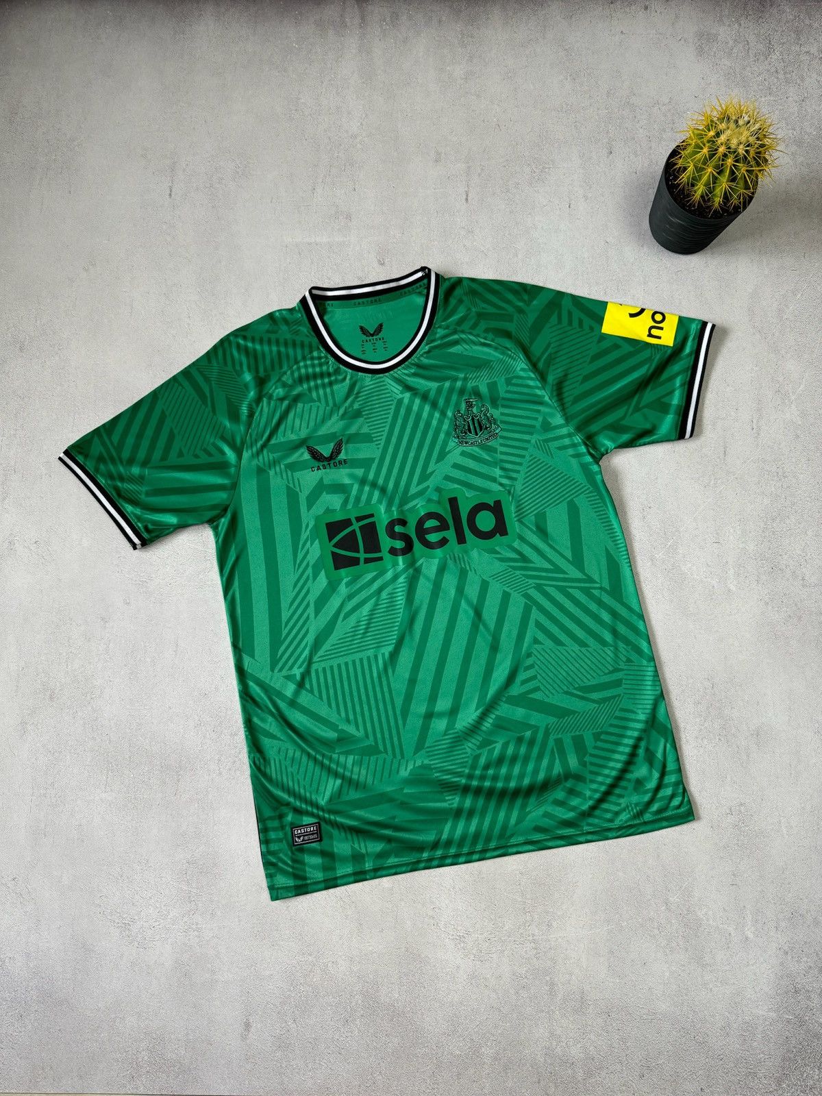 Castore Castore New Castle United Jersey Soccer T Shirt Rare XL Size Size US XL / EU 56 / 4 - 1 Thumbnail