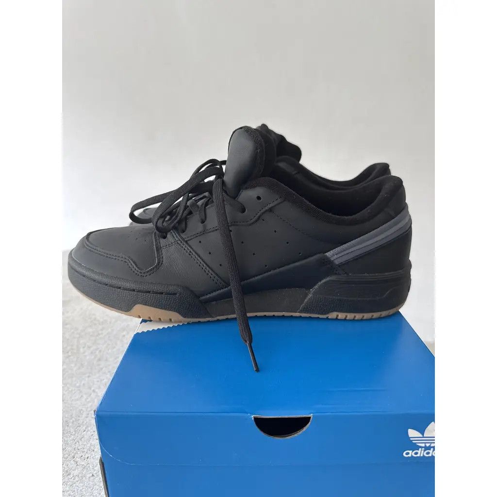 Adidas Adidas Team Court 2 Triple Black Gum Sole Sneakers US9 Size US 9 / EU 42 - 3 Thumbnail