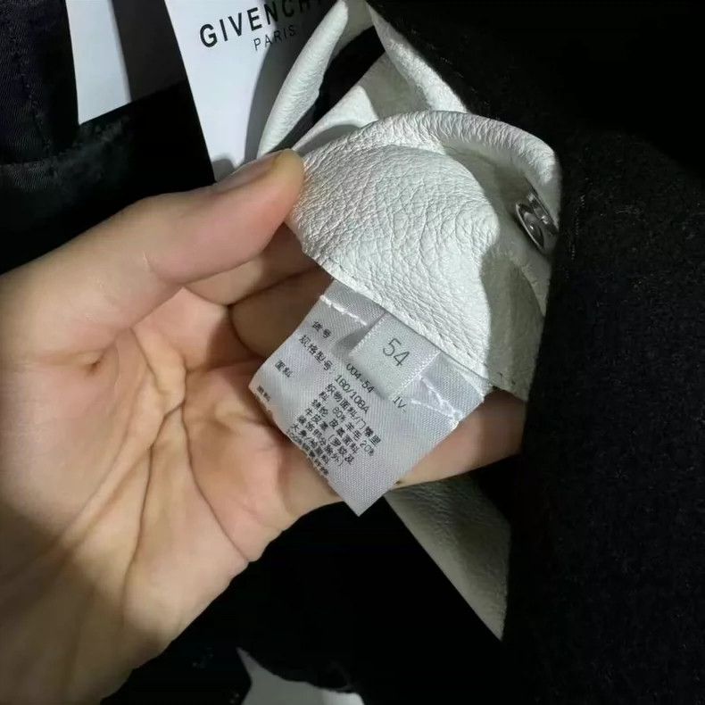 Givenchy Givenchy Size 54Classic Black and White Logo Printed Leathe Size US XL / EU 56 / 4 - 4 Thumbnail