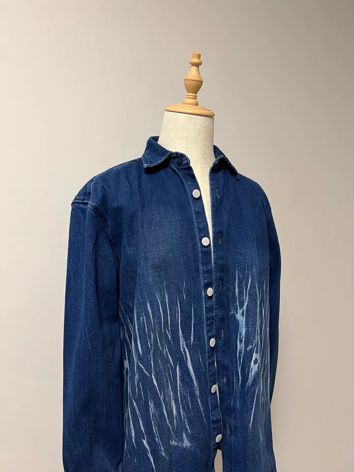 Xander Zhou Xander Zhou Men's Wavy Print Denim Shirt Jacket K9 Size US L / EU 52-54 / 3 - 2 Thumbnail