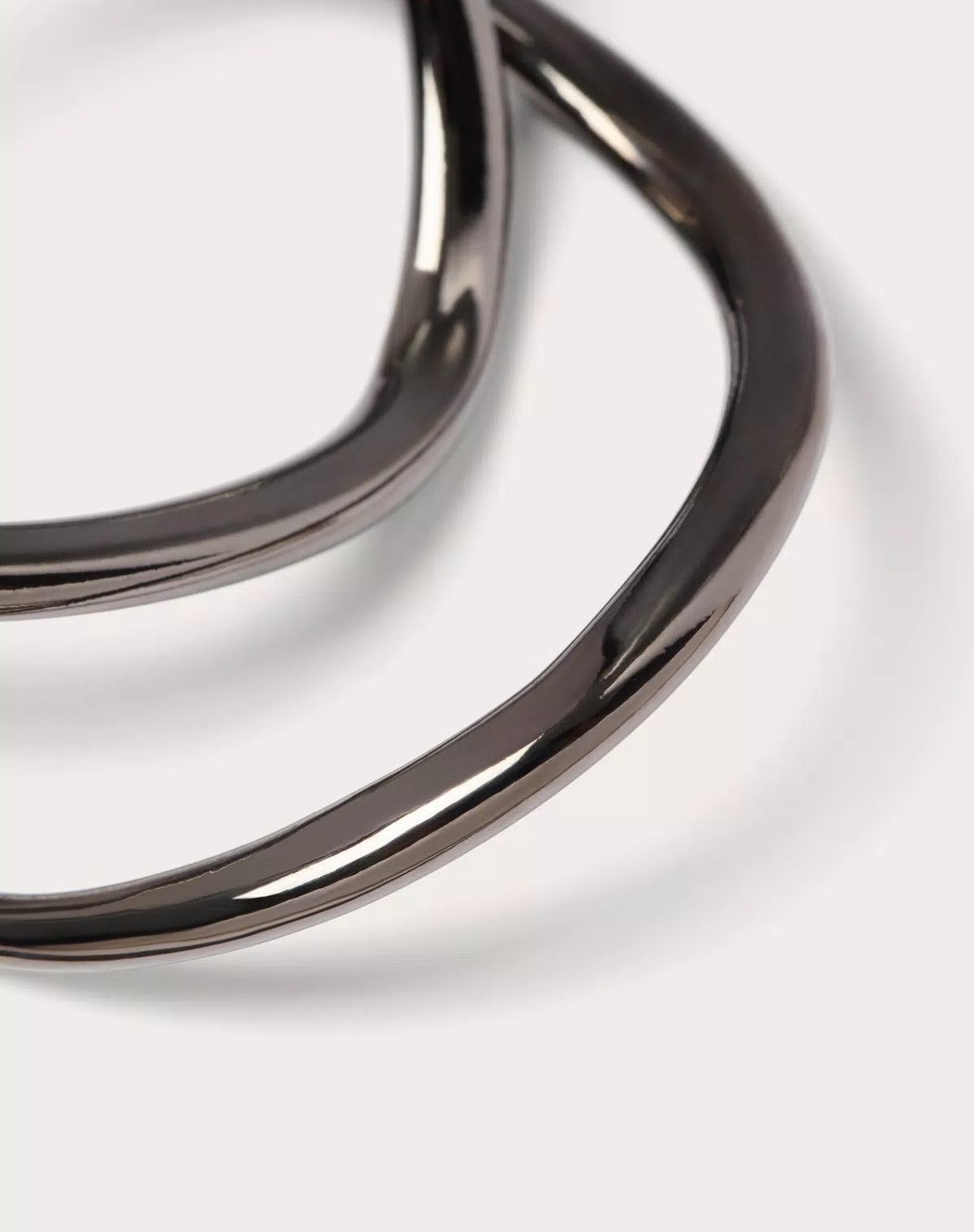 Valentino oc11z0725 Size:OS/Shadowshine Metal Earrings in Black Size ONE SIZE - 2 Thumbnail