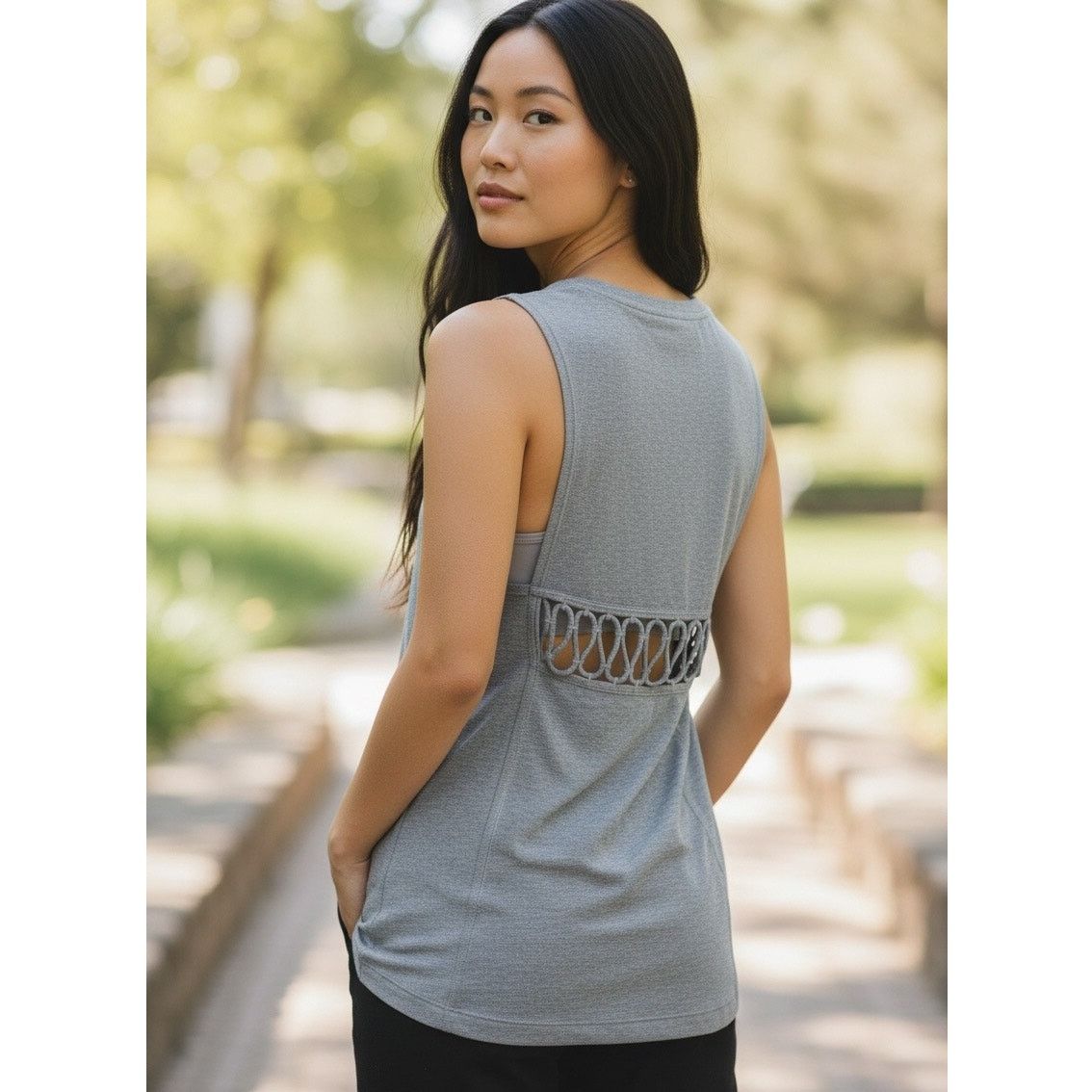 Lululemon Lululemon Gray Tank w/ Zigzag Cutout back Running Active XS Size XS / US 0-2 / IT 36-38 - 1 Thumbnail