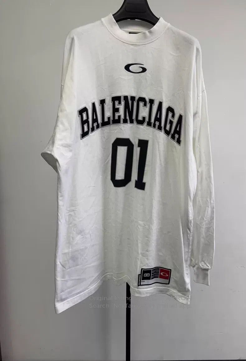 Balenciaga Balenciaga Letter Printed Round Neck Long Sleeve T-Shirt W Size US S / EU 44-46 / 1 - 1 Thumbnail