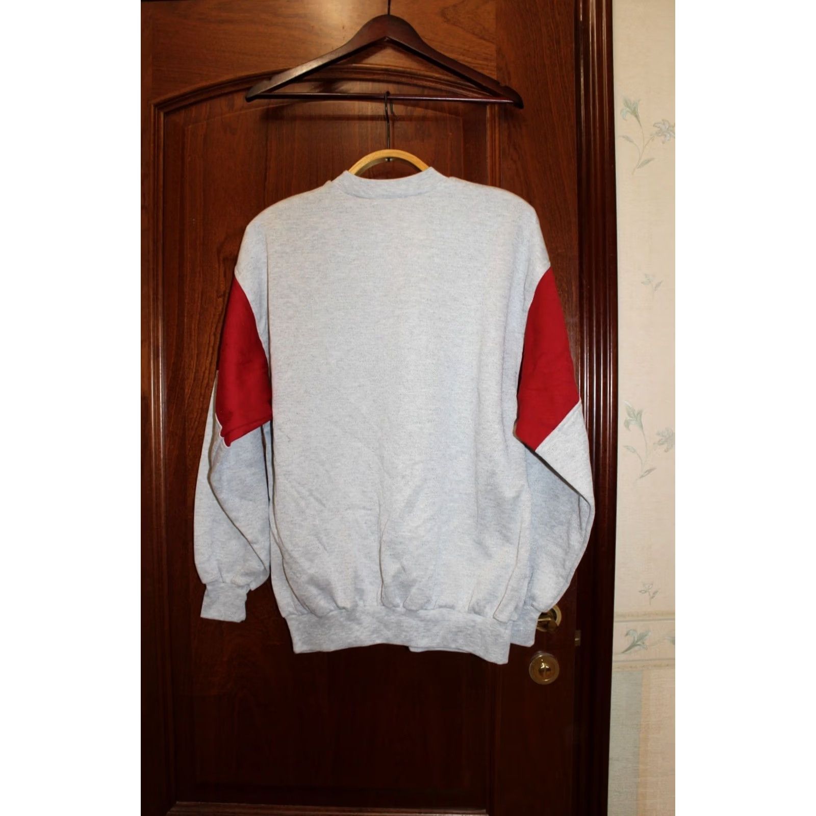 Vintage VINTAGE Swiss Design Snowboarding Top Sweatshirt Shirt Mens L Grey 78 Gold Medal Pockets (11d) Size US L / EU 52-54 / 3 - 5 Thumbnail