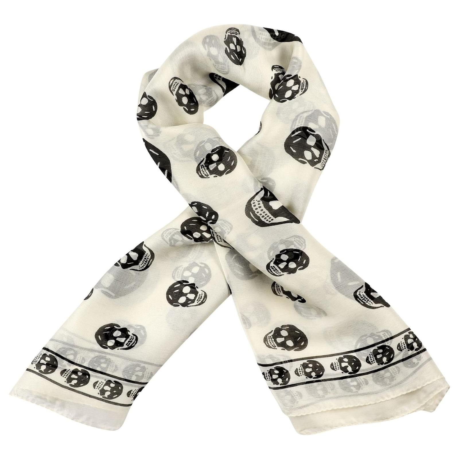 Alexander McQueen o1y0325 Size: OS / Scarve in White & Black Size ONE SIZE - 1 Thumbnail