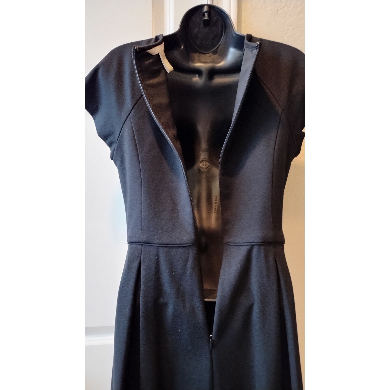 Banana Republic Banana Republic short sleeves Black Jewel neckline Dress Sz2 Size XS / US 0-2 / IT 36-38 - 7 Thumbnail