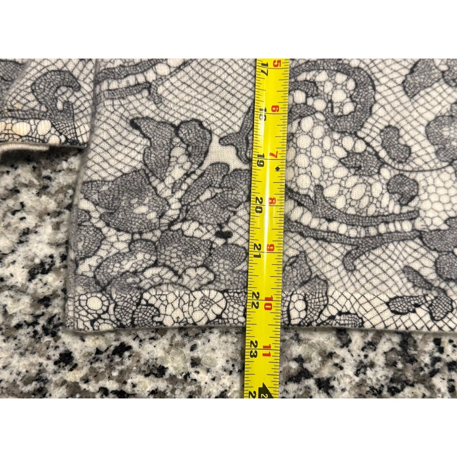 J.McLaughlin VINTAGE J. McLaughlin Gray Paisley Floral 100% Cashmere Crew Neck Sweater S Womens Gray Paisley Floral Pullover Seasonal Knitwear Size S / US 4 / IT 40 - 3 Thumbnail