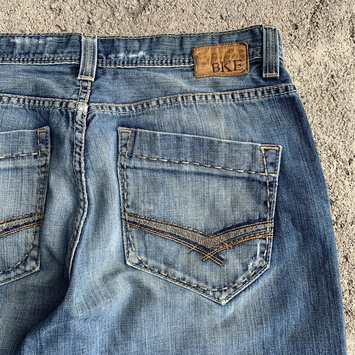 Japanese Brand Vintage BKE Bullet Shot Hole Distressed Denim W34 Size US 34 / EU 50 - 14 Thumbnail