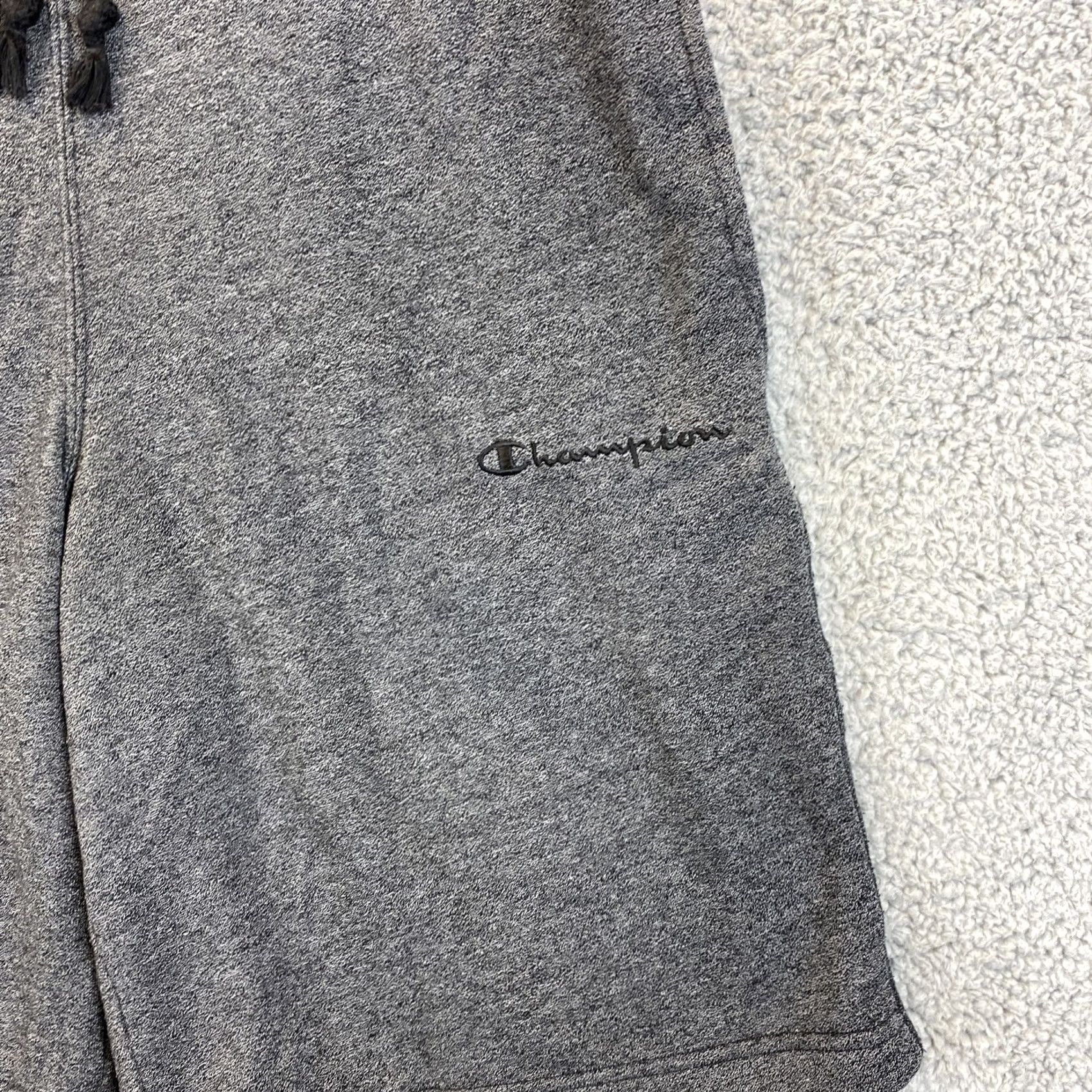Champion Champion Shorts Men’s Small Gray Casual Basketball / 33-21 Mens Shorts Small Gray Flat Front 10 Inseam Pockets Logo Sweat Adapt Size US 27 - 2 Thumbnail
