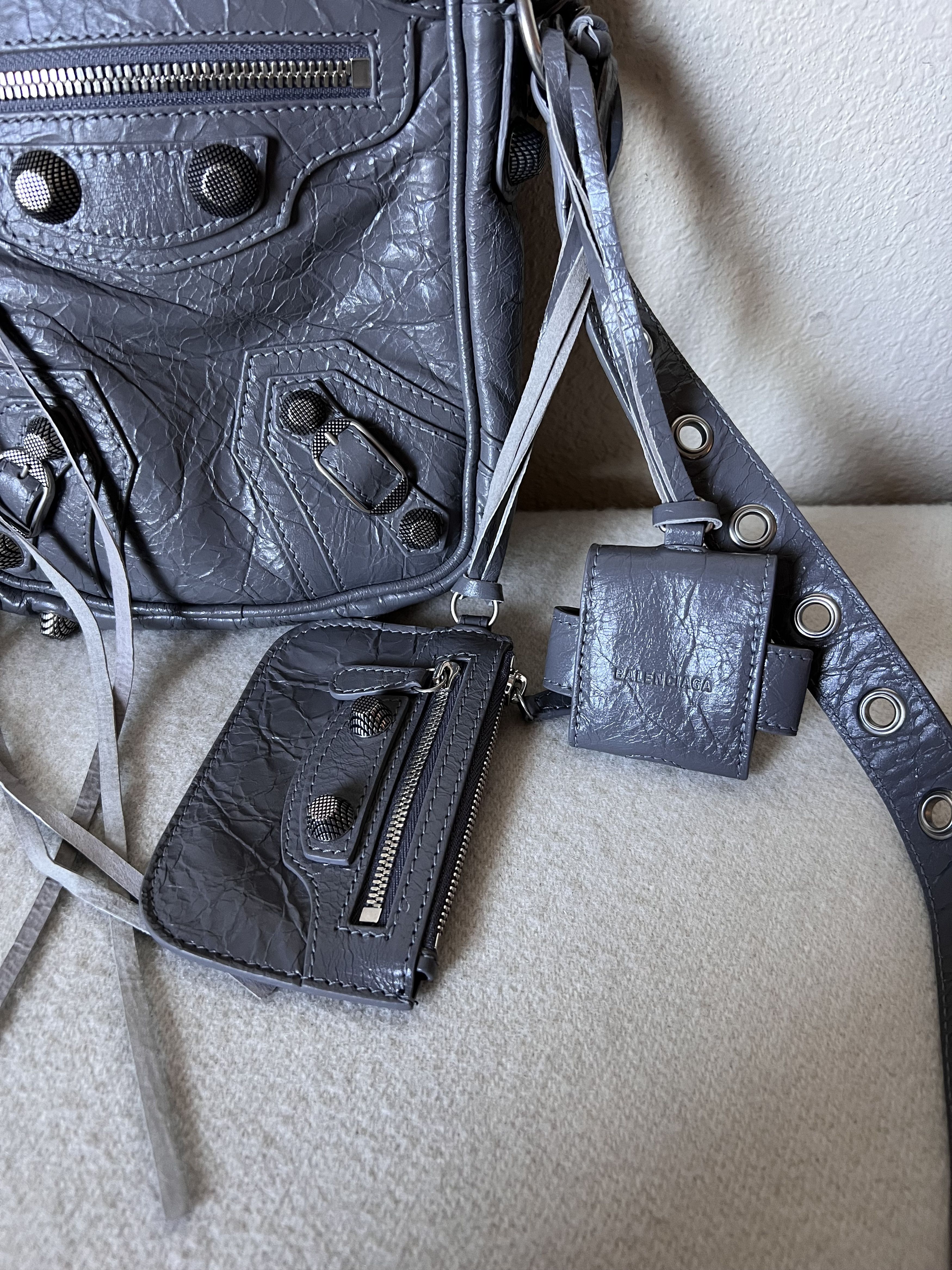 Balenciaga Balenciaga Le Cagole Crossbody Bag in Gray Size ONE SIZE - 3 Thumbnail