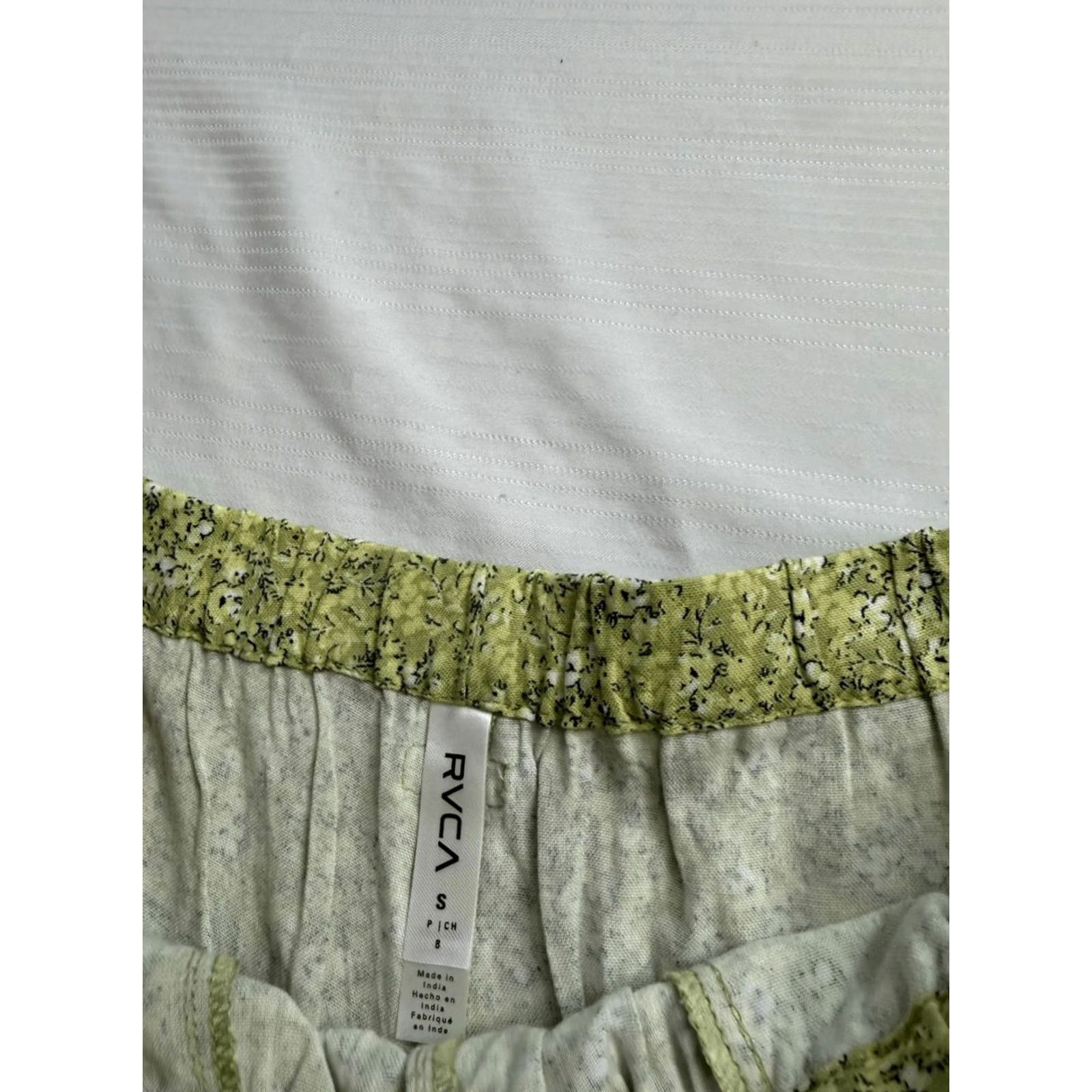 Rvca Shorts Womens Small Green Floral Viscose New Yume, Women's (Size 28) — image 4 of 6