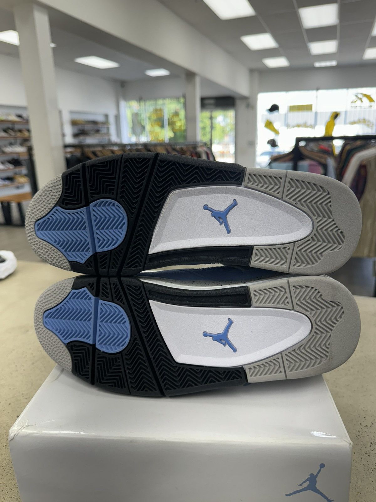 Jordan Brand × Nike AJ 4 University blue NEW! (DISCOLORED) Size US 10.5 / EU 43-44 - 7 Thumbnail