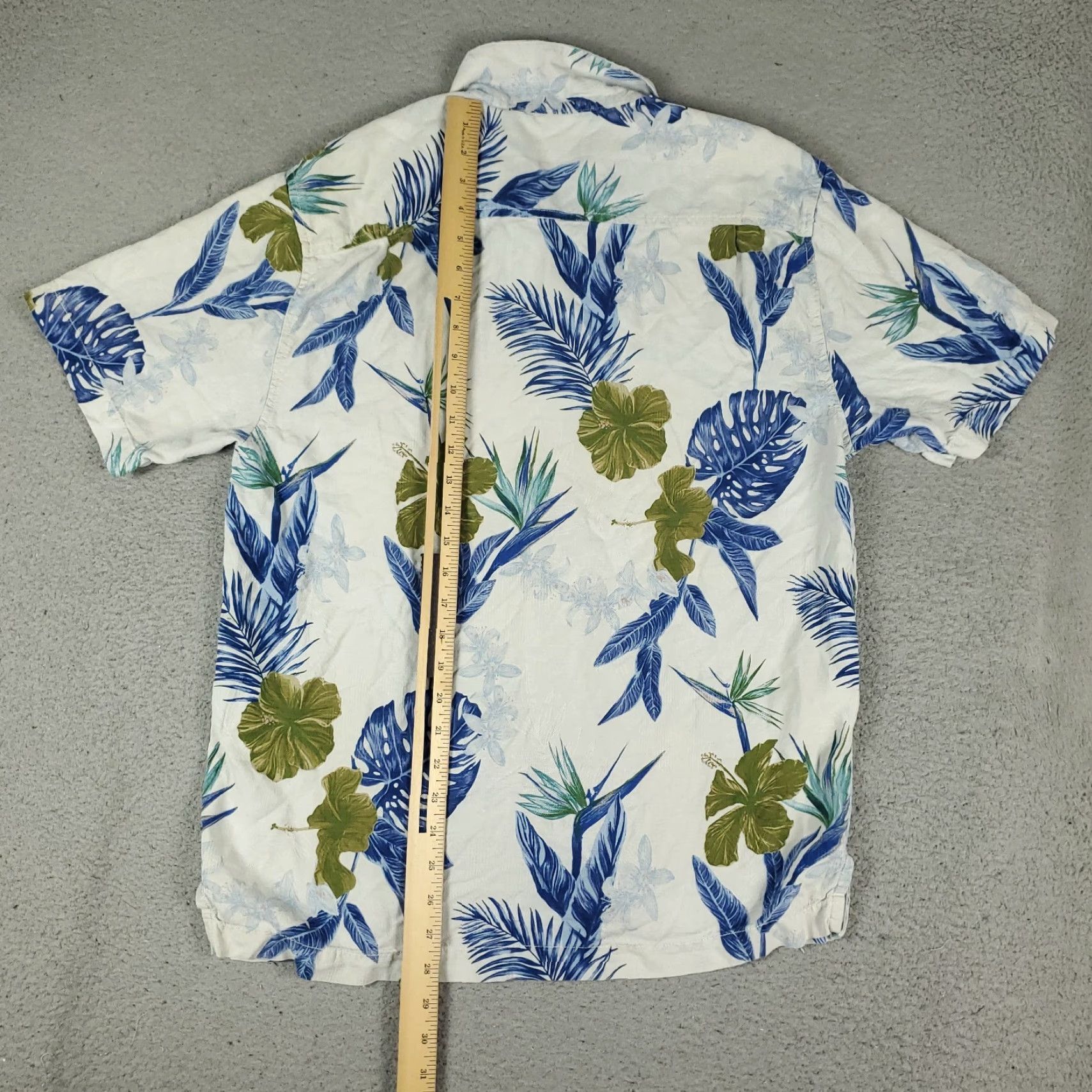 Tommy Bahama Tommy Bahama Shirt Mens M Blue Floral Silk Button-Up Hawaiian Short Sleeve Collared Vintage No? actually Vintage No so skip Size US M / EU 48-50 / 2 - 4 Thumbnail