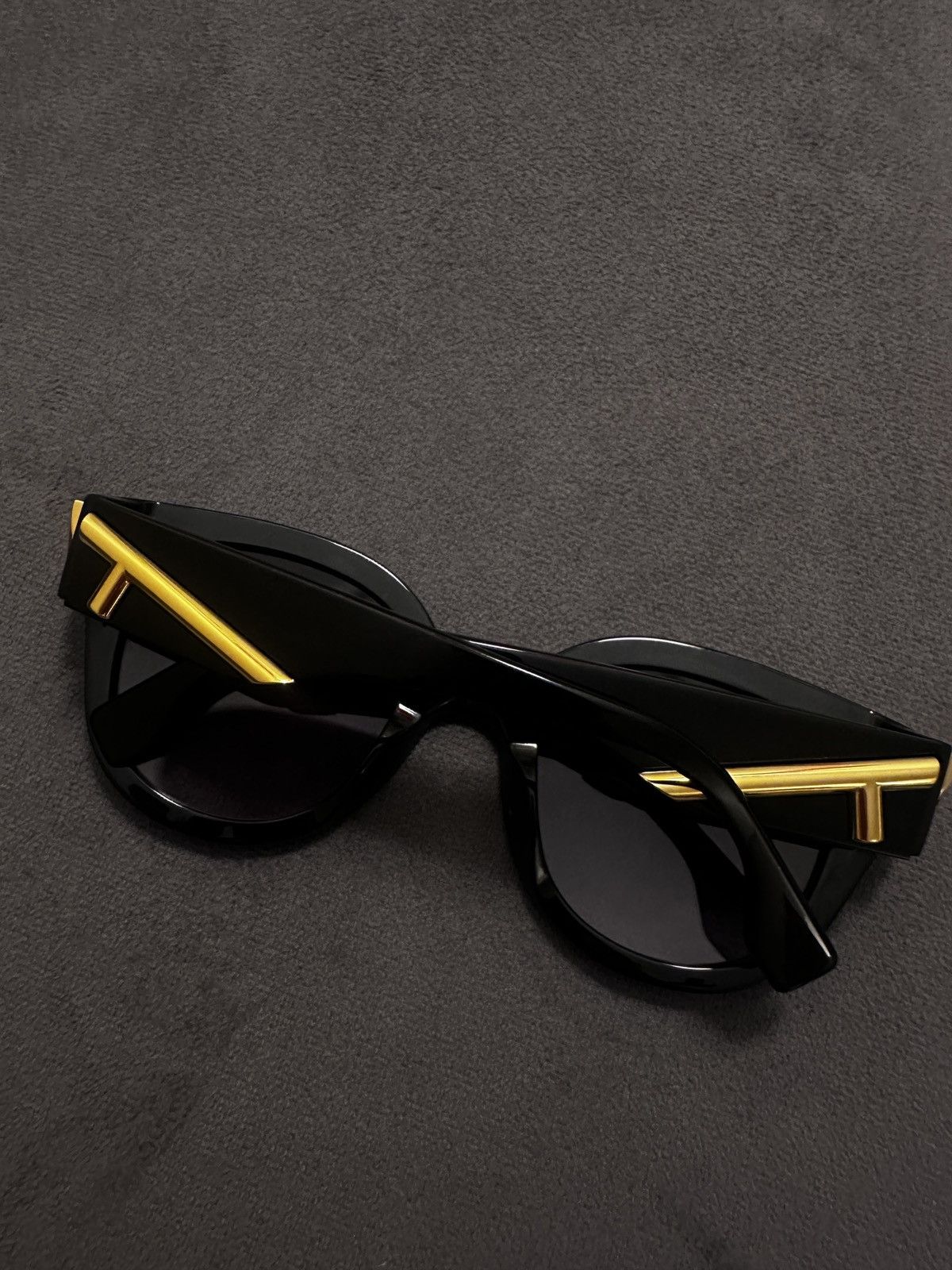 Fendi Fendi Cat Eye Sunglasses Black Gold Logo Size ONE SIZE - 2 Thumbnail