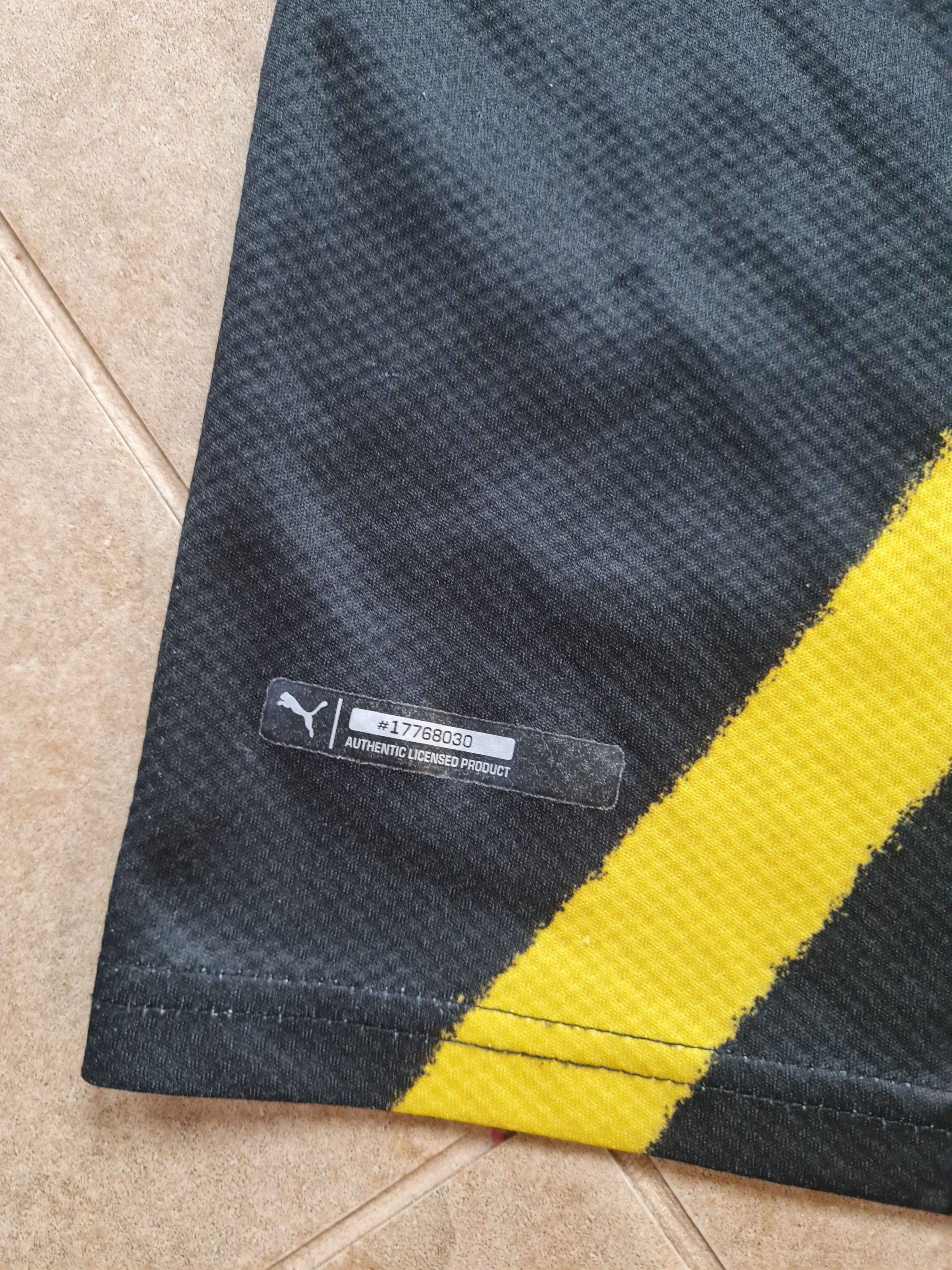 Puma Borussia Dortmund Away shirt 2020 Soccer Puma Mens Trikot Size US L / EU 52-54 / 3 - 17 Thumbnail