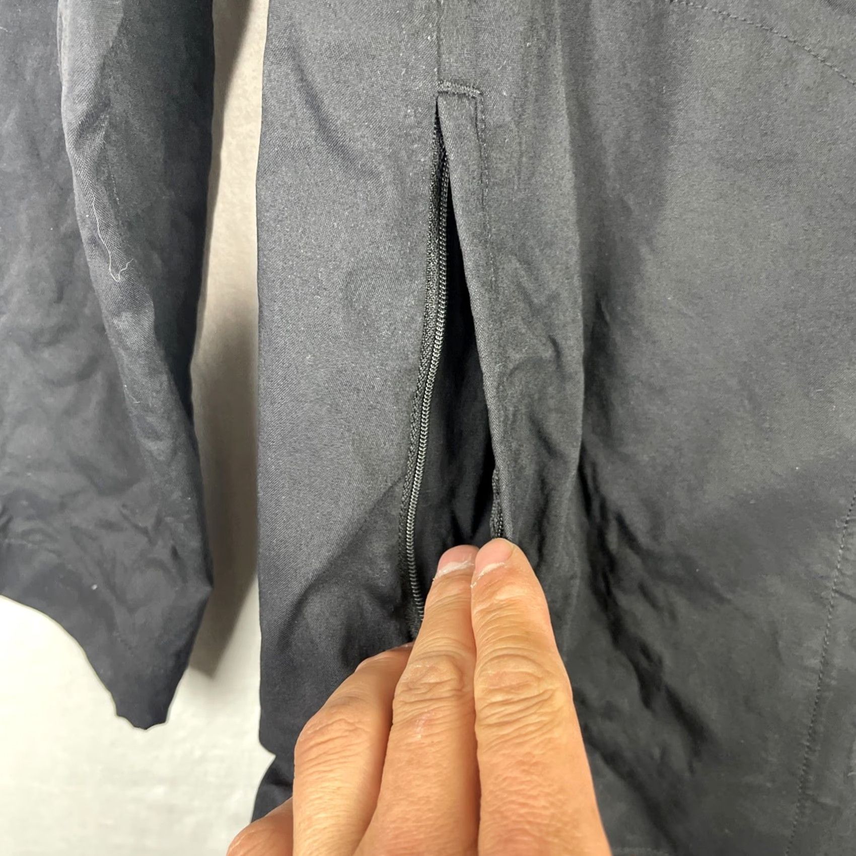 Patagonia Patagonia Rain Coat Womens Small Black Jacket Waterproof Zip Up Taped Seams Size S / US 4 / IT 40 - 7 Thumbnail