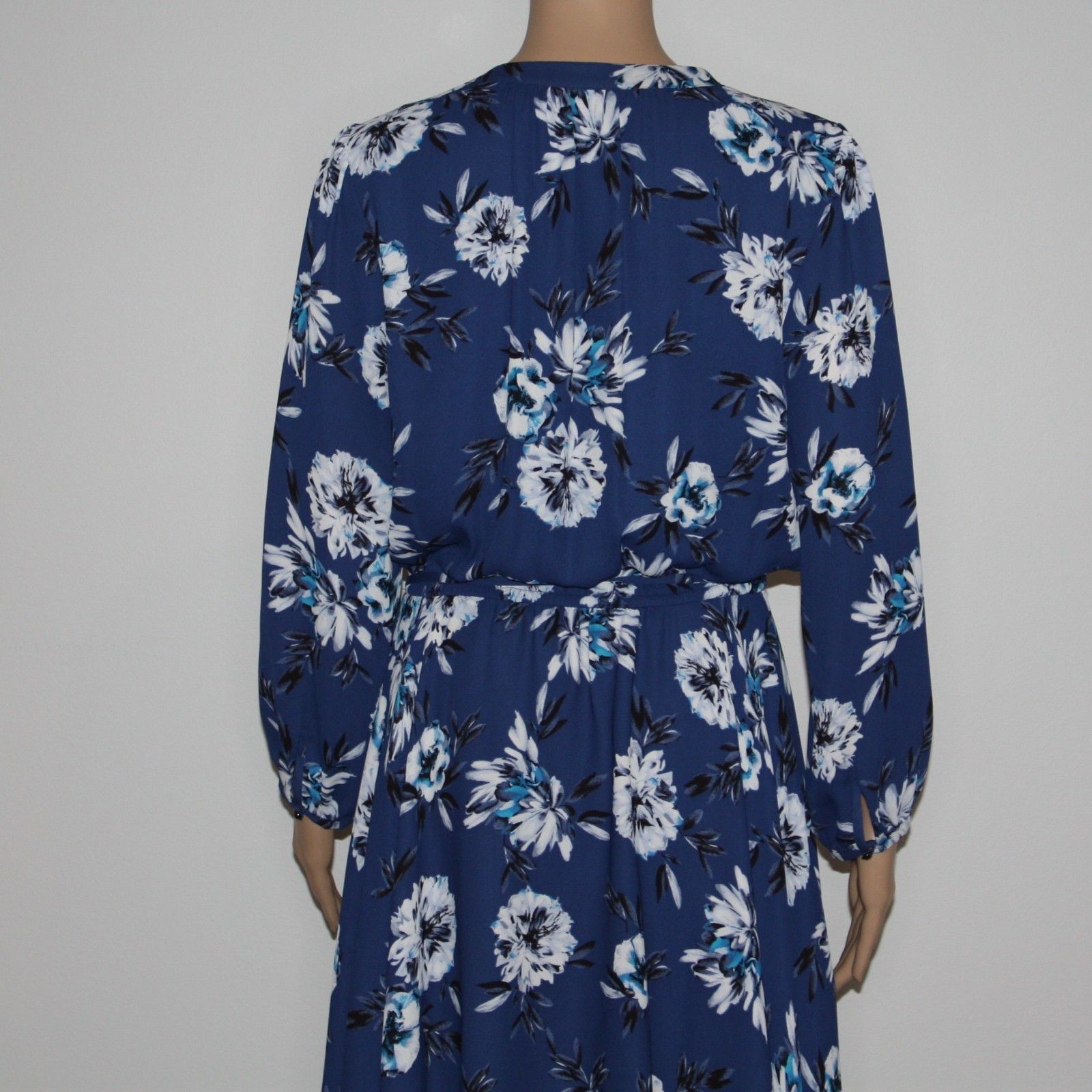 White House Black Market Floral Print Soft Blouson Dress in size US 8 Size M / US 6-8 / IT 42-44 - 9 Thumbnail