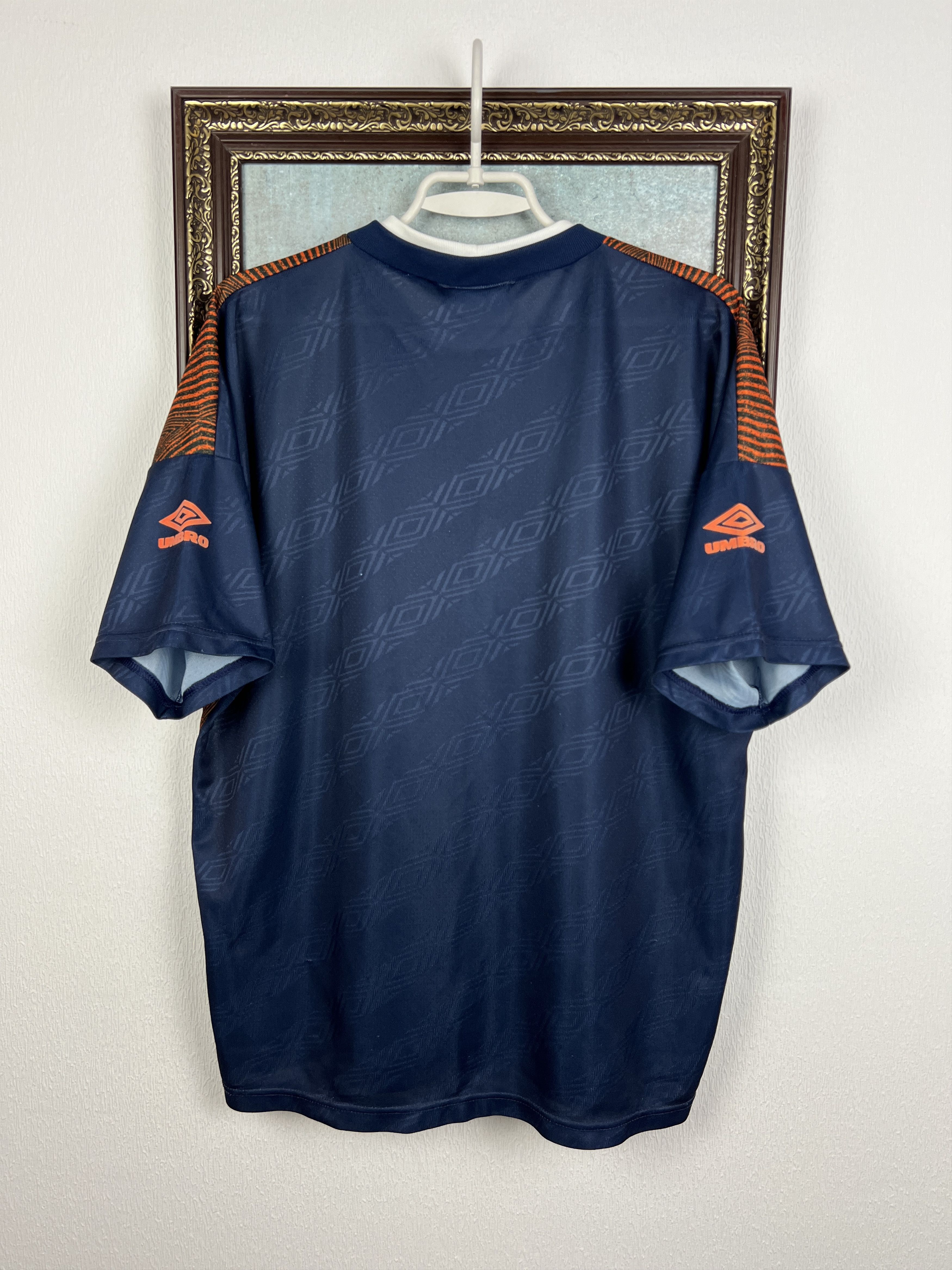 Umbro Vintage Chelsea Football Train Shirt Soccer Jersey Trikot Size US L / EU 52-54 / 3 - 6 Thumbnail