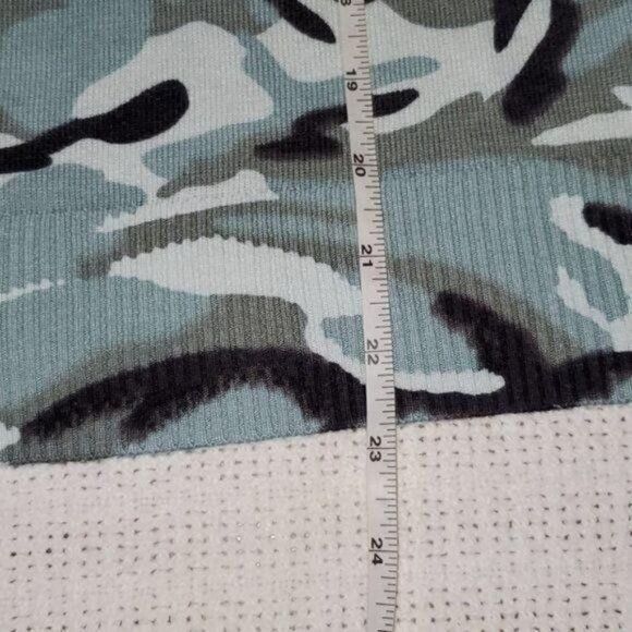 Calvin Klein Calvin Klein Jeans Sz. XS Camouflage LS Trendy Sweater Size XS / US 0-2 / IT 36-38 - 8 Thumbnail