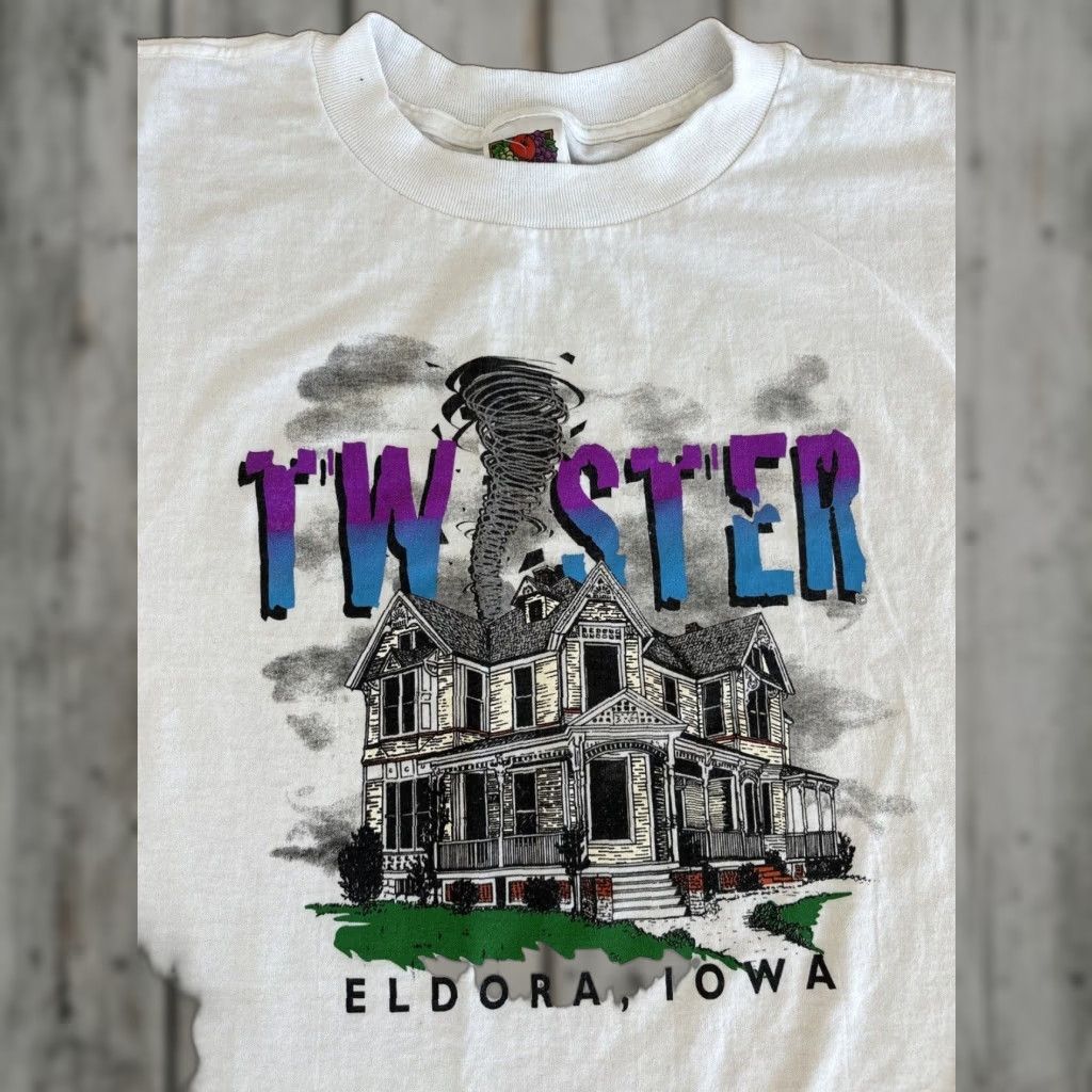 Fruit Of The Loom VINTAGE Twister Movie Eldora Iowa Movie Premiere Film Promo Tshirt Mens XL 1996 White Graphic Tee Size US XL / EU 56 / 4 - 1 Thumbnail