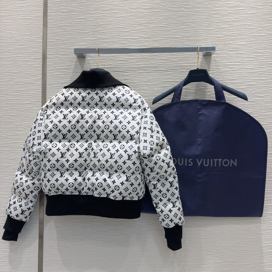 Designer Louis Vuitton Down Jacket M20204 Size M / US 6-8 / IT 42-44 - 2 Thumbnail