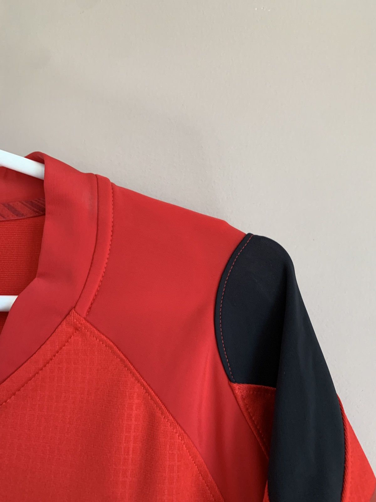 Under Armour Wales 2013 Home Rugby Union Shirt Under Armour Jersey Size L Size US L / EU 52-54 / 3 - 9 Thumbnail