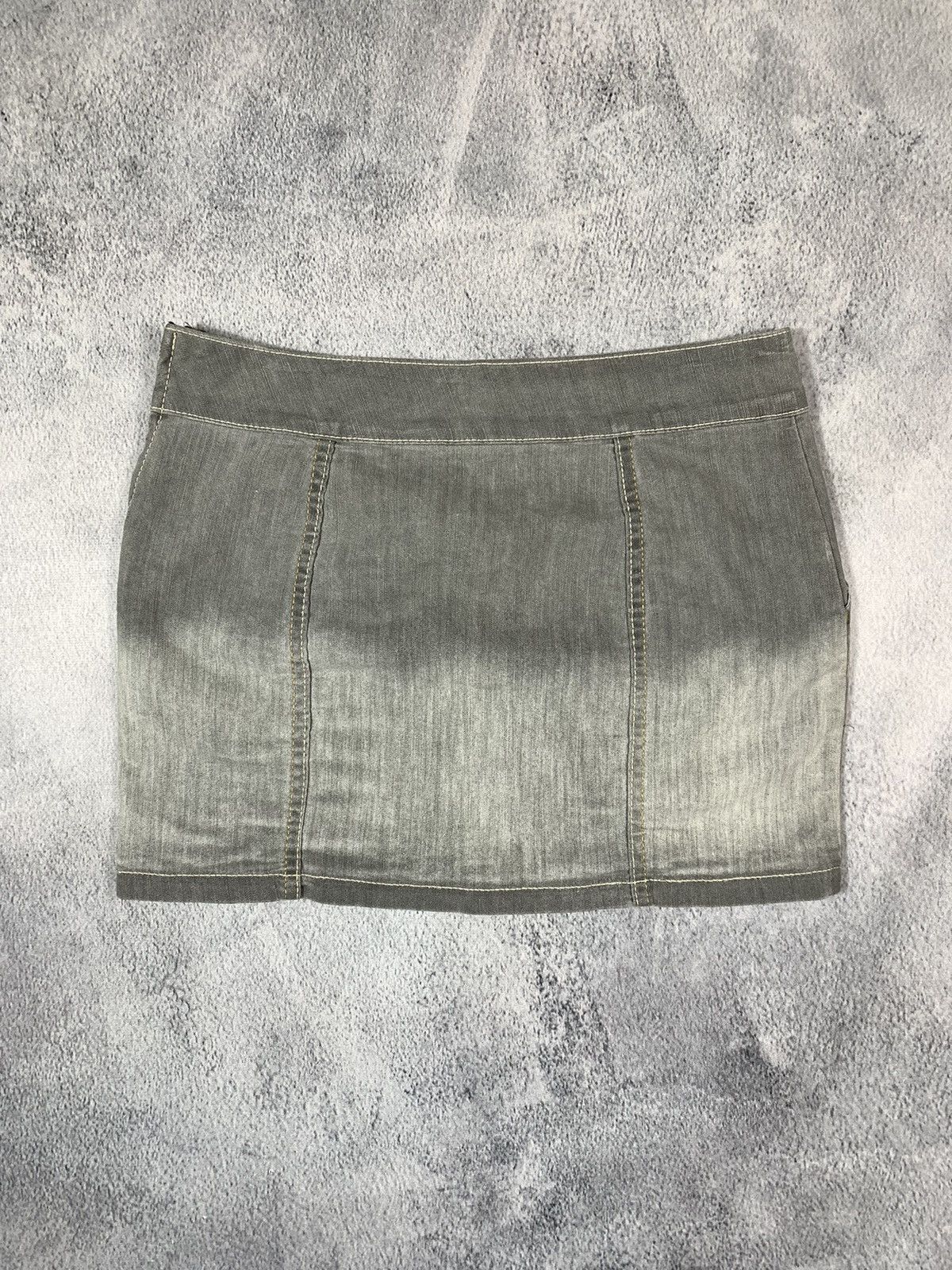 Japanese Brand × Vintage Vintage Y2K denim faded mini skirt streetwear style size 27 Size 27" / US 4 / IT 40 - 5 Thumbnail