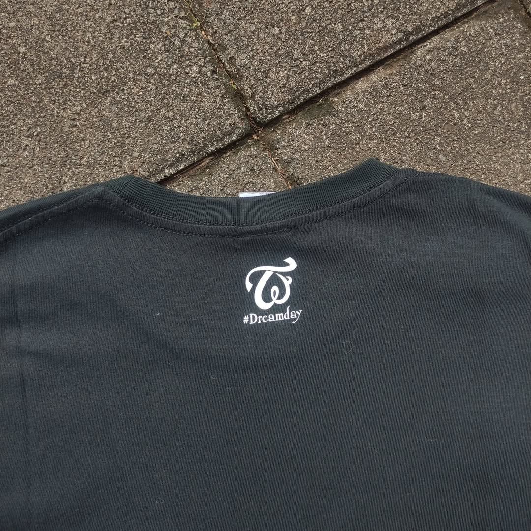 Band Tees TWICE KPOP Dreamday Japan Tour 2019 Tee Size US L / EU 52-54 / 3 - 4 Thumbnail