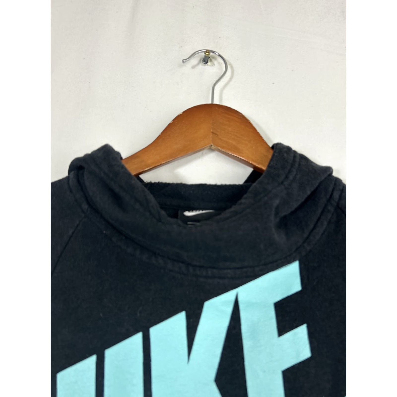 Nike Nike Hoodie Womens Medium Black Fitted Cowl Neck Long Sleeve Pullover Activewear 90s? (adjust if necessary) Size M / US 6-8 / IT 42-44 - 3 Thumbnail