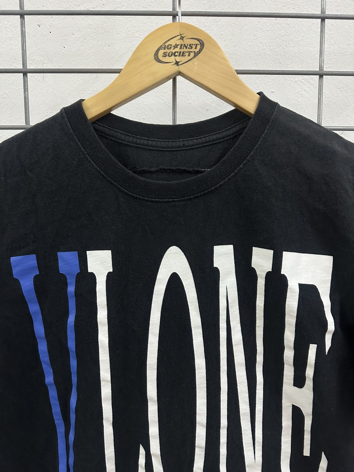 Designer Authentic Vlone Staple Tee But Missing Tag Size US S / EU 44-46 / 1 - 3 Thumbnail