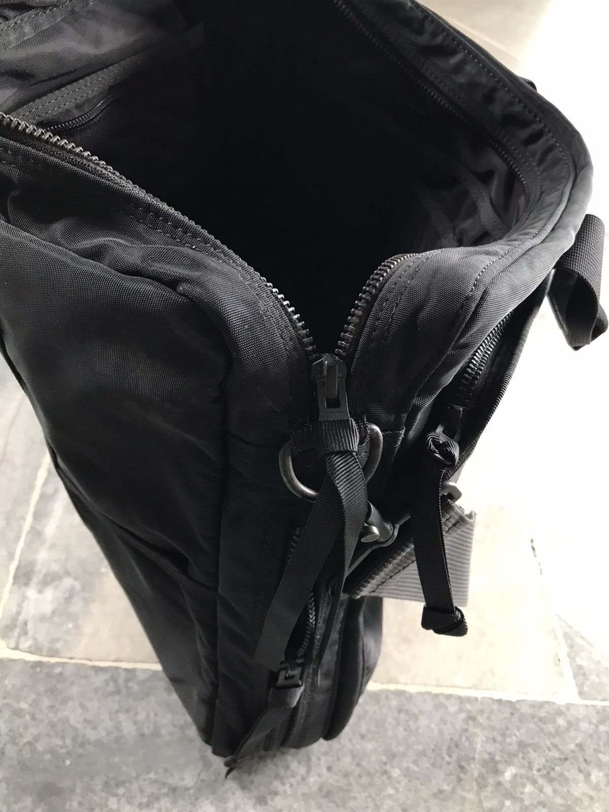 Japanese Brand × Porter Vintage Luggage Label Yoshida Messenger Bag Size ONE SIZE - 6 Thumbnail