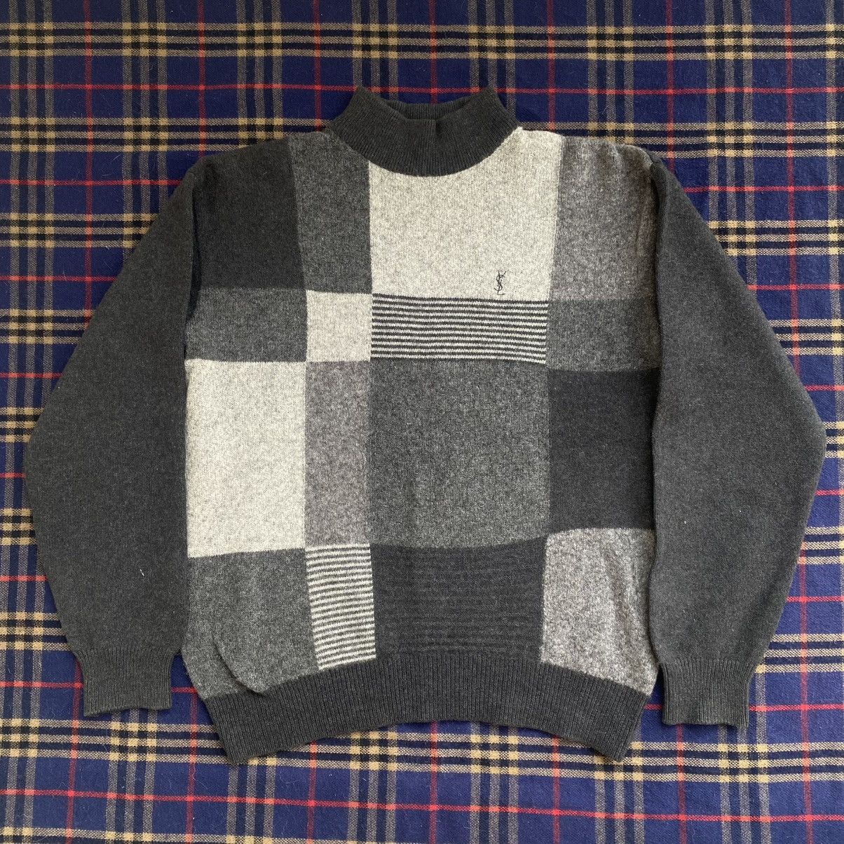 Yves Saint Laurent Vintage YSL Yves Saint Laurent half neck 90s Size US L / EU 52-54 / 3 - 1 Thumbnail