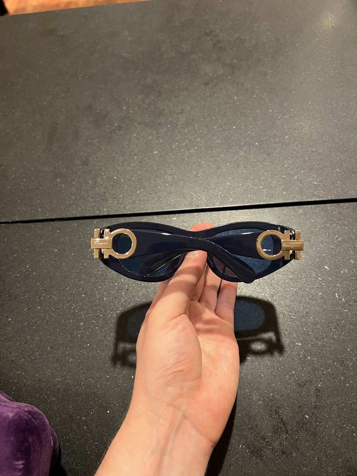 Salvatore Ferragamo Ferragamo Gancini Oval Sunglasses Navy Size ONE SIZE - 7 Thumbnail