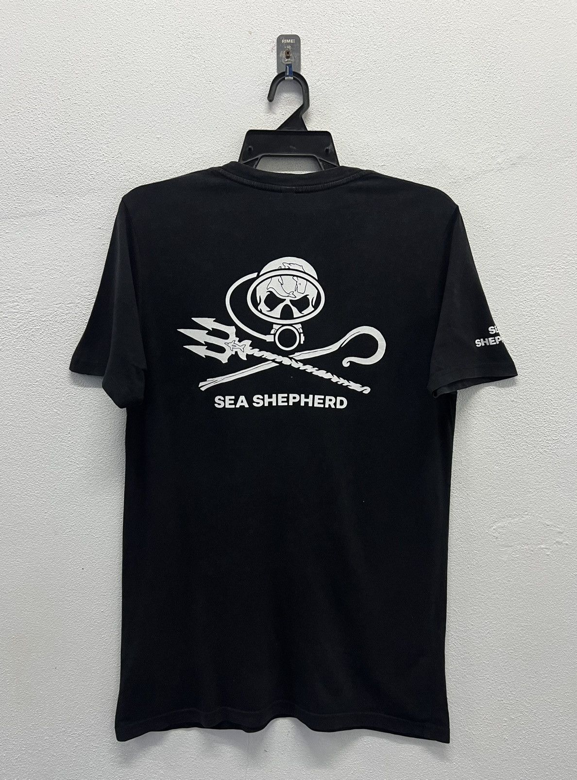 Vintage VINTAGE EARTH POSITIVE SEA SHEPHERD SHIRT Size US S / EU 44-46 / 1 - 1 Thumbnail