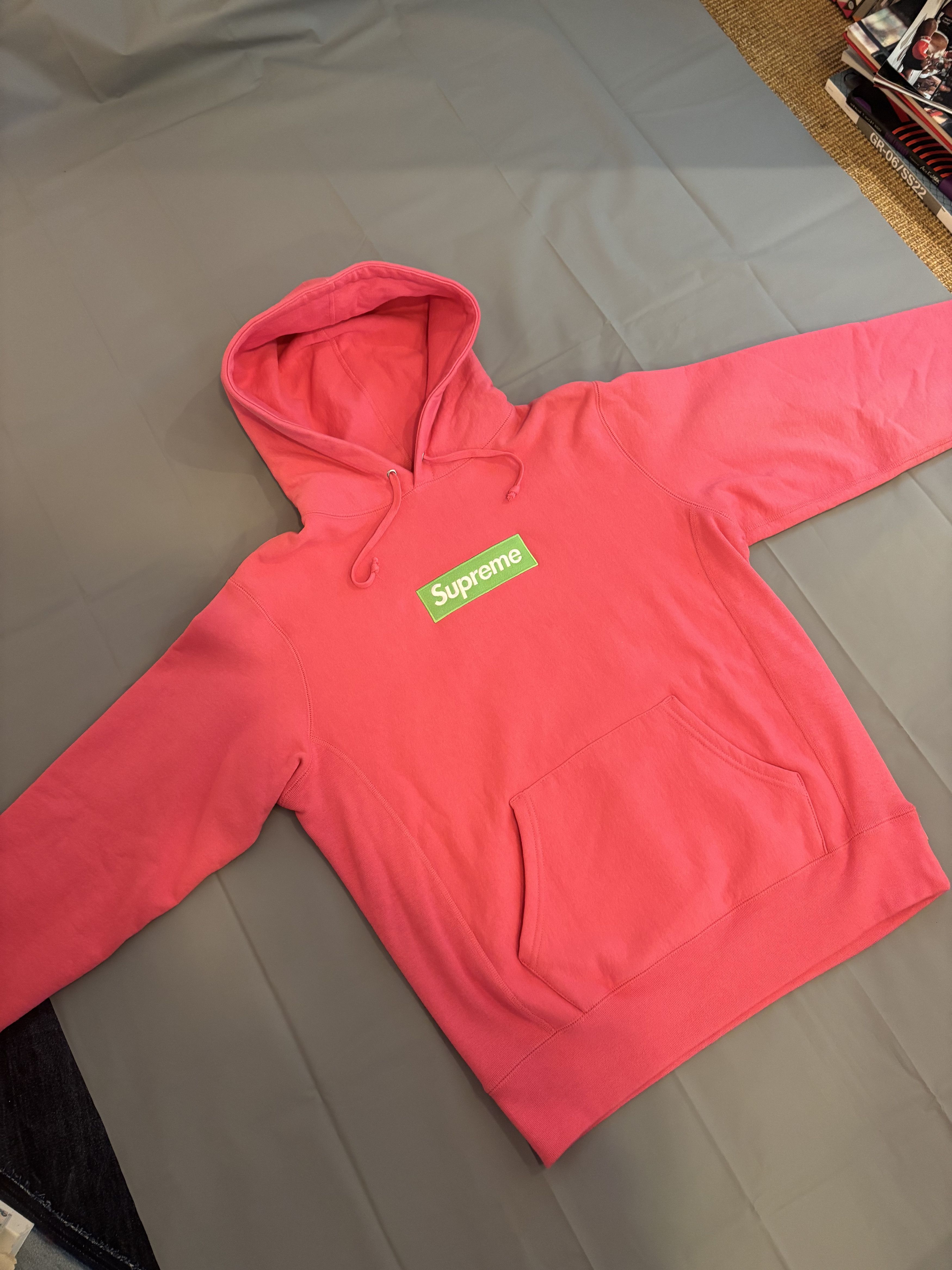 Supreme Sweat à capuche Supreme rose logo vert en tbe Size US M / EU 48-50 / 2 - 2 Thumbnail