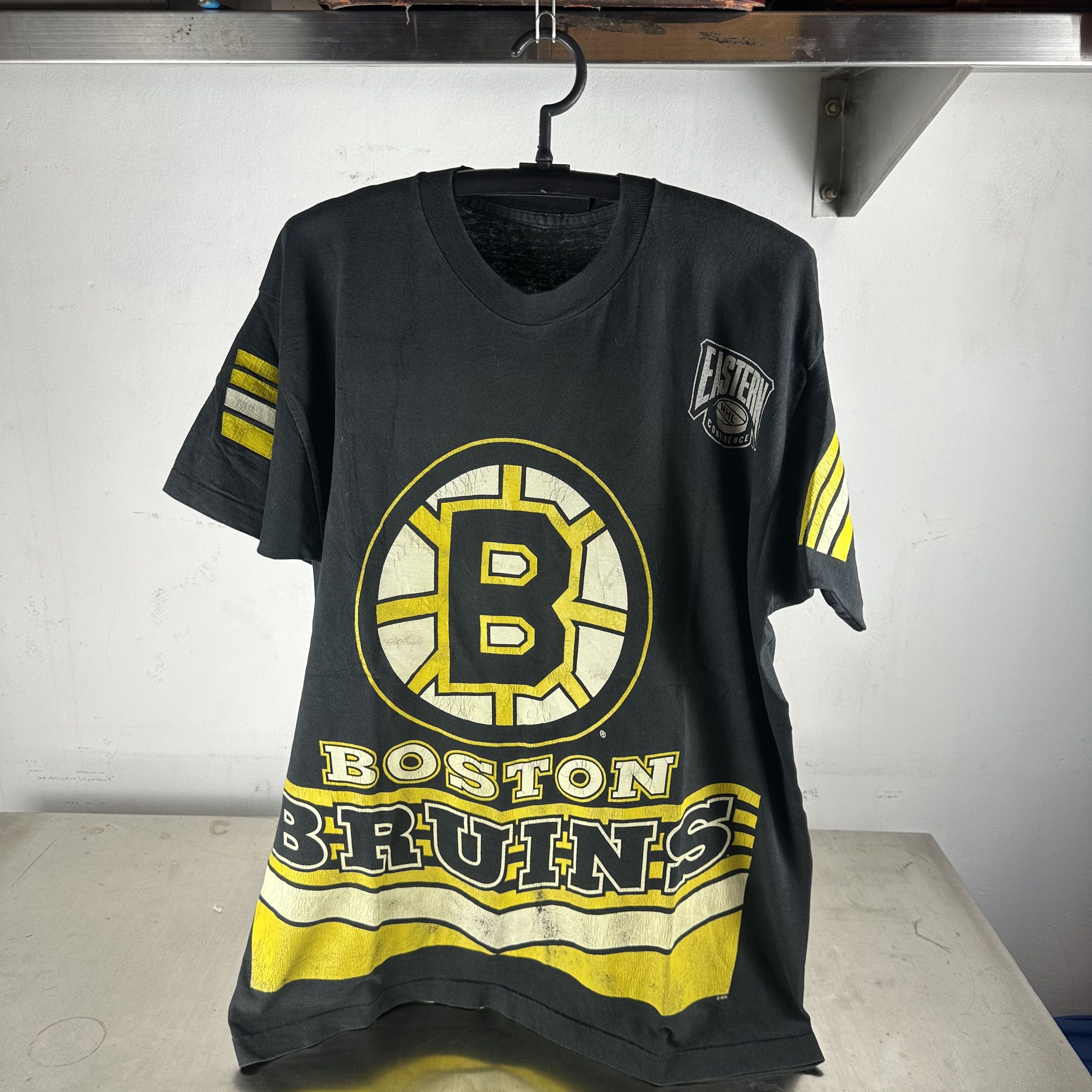 Vintage ​Vintage 90s Boston Bruins NHL Salem Sportswear AOP T-Shirt Size US XL / EU 56 / 4 - 1 Thumbnail