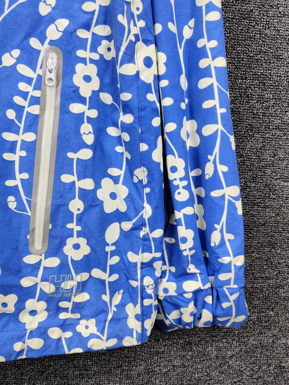 Helly Hansen Vintage Helly Hansen Fullprint Floral Jacket Nice Design Size US L / EU 52-54 / 3 - 3 Thumbnail