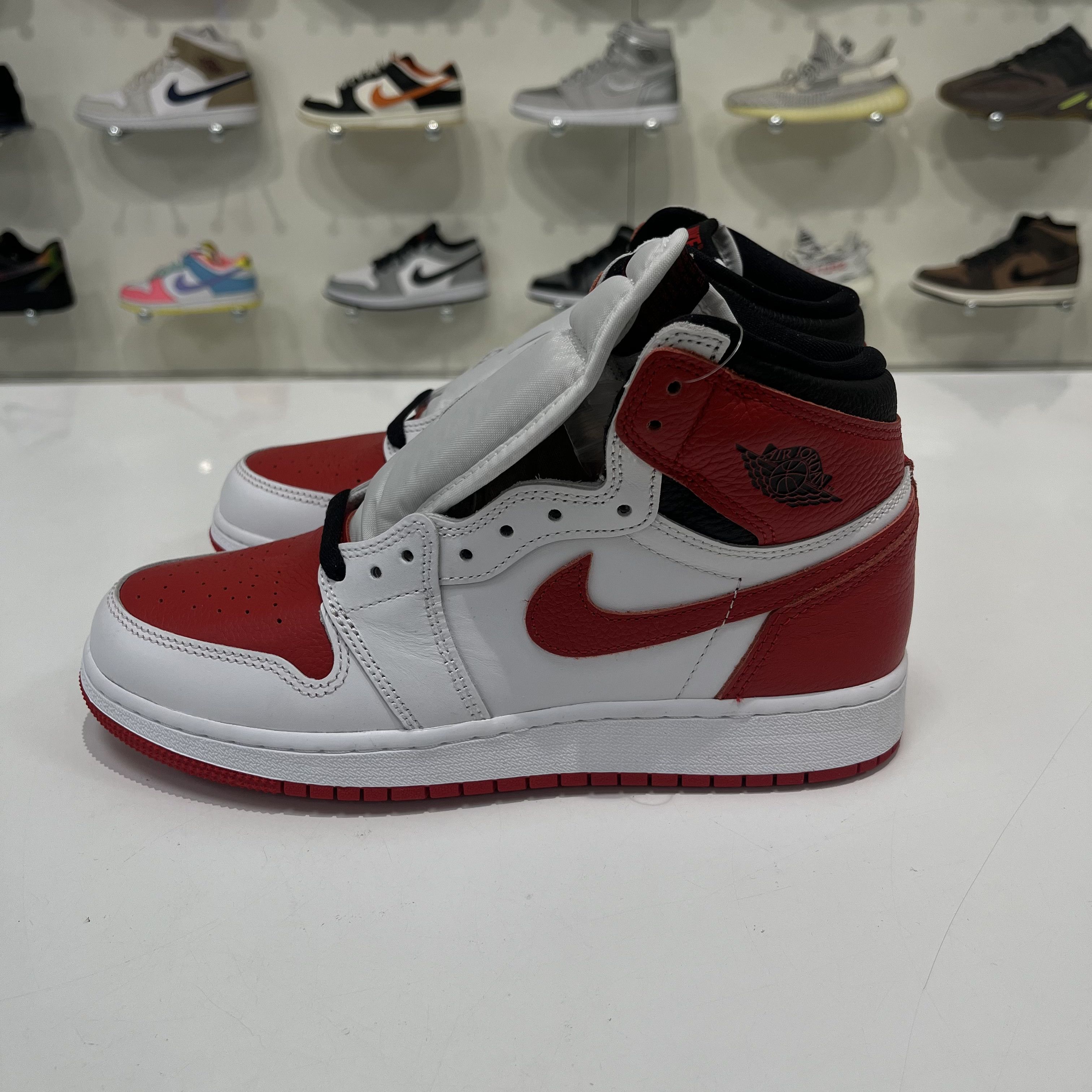 Nike Air Joordan 1 Retro High OG Heritage Size US 6.5 / EU 39-40 - 2 Thumbnail