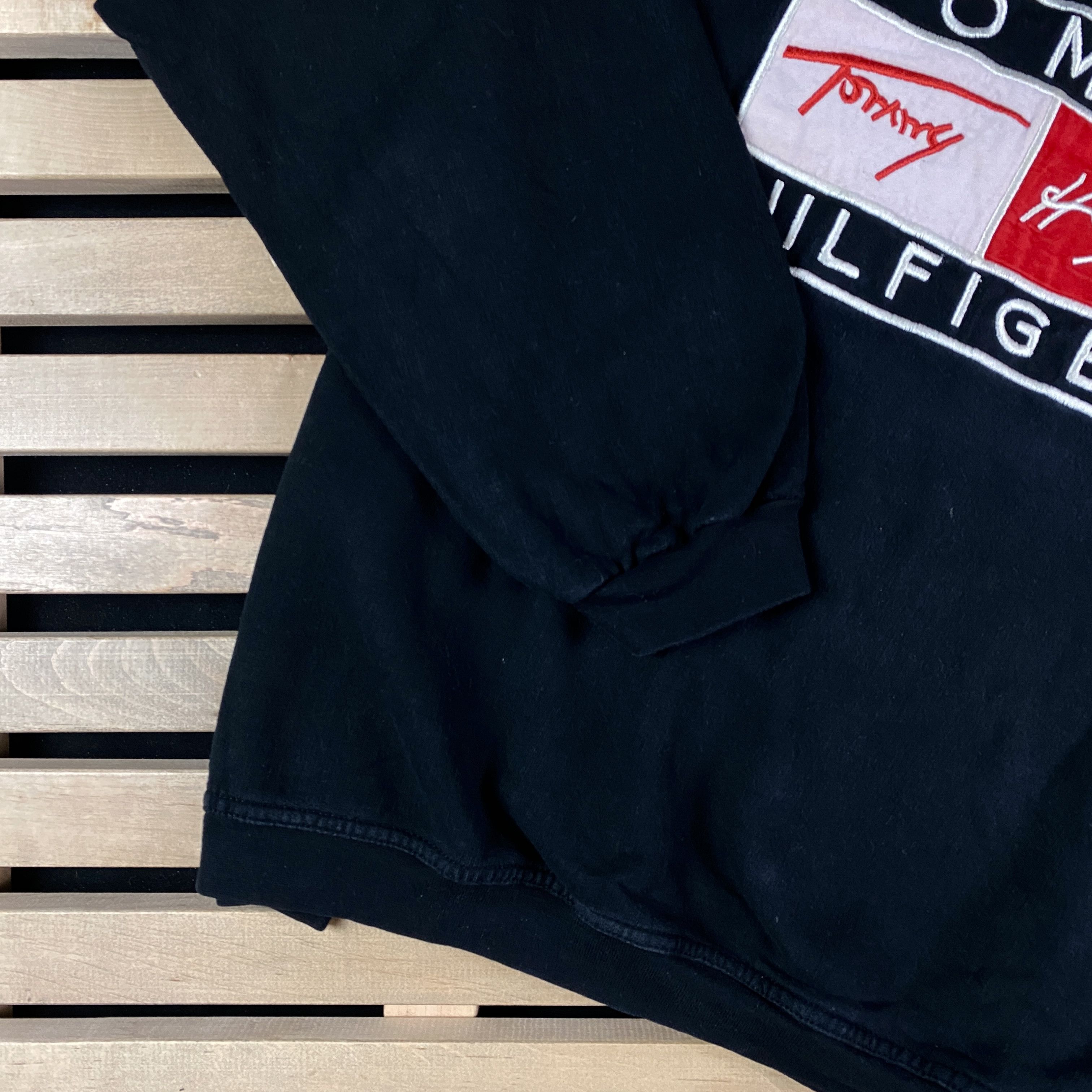 Tommy Hilfiger × Vintage Mens Sweatshirt Tommy Hilfiger Vintage Big Print Size XL Size US XL / EU 56 / 4 - 3 Thumbnail