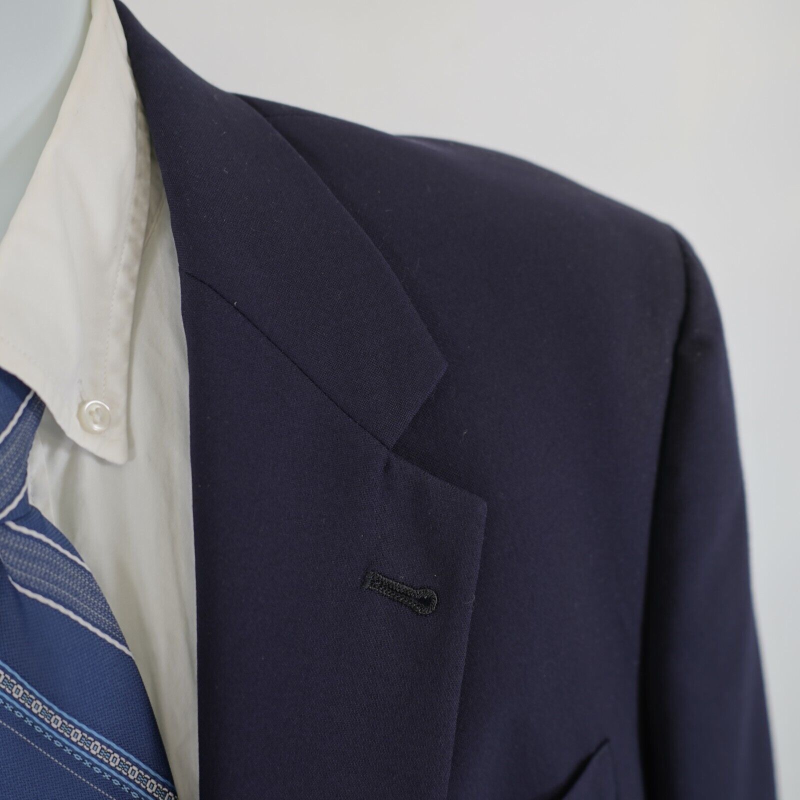 Hart Schaffner Marx Hart Schaffner Marx Wool Blue 2 Gold Button Blazer 42R / Sli Size 42R - 2 Thumbnail