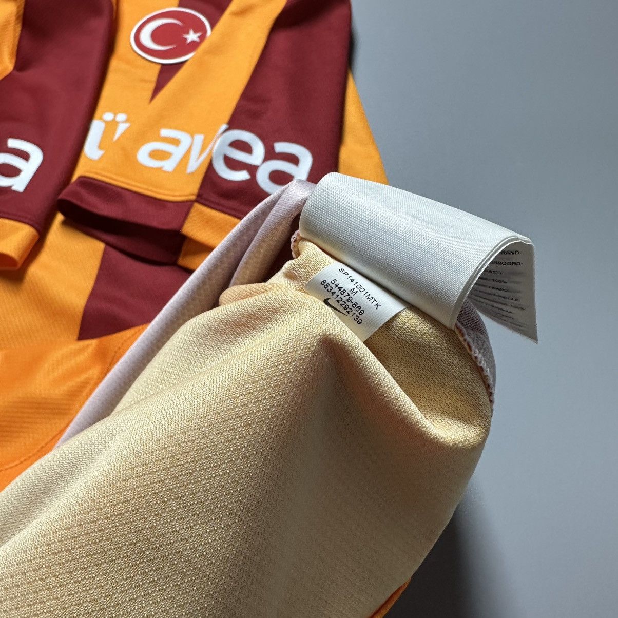 Nike GALATASARAY NIKE 2013/2014 FOOTBALL HOME JERSEY #11 DROGBA Size US M / EU 48-50 / 2 - 15 Thumbnail