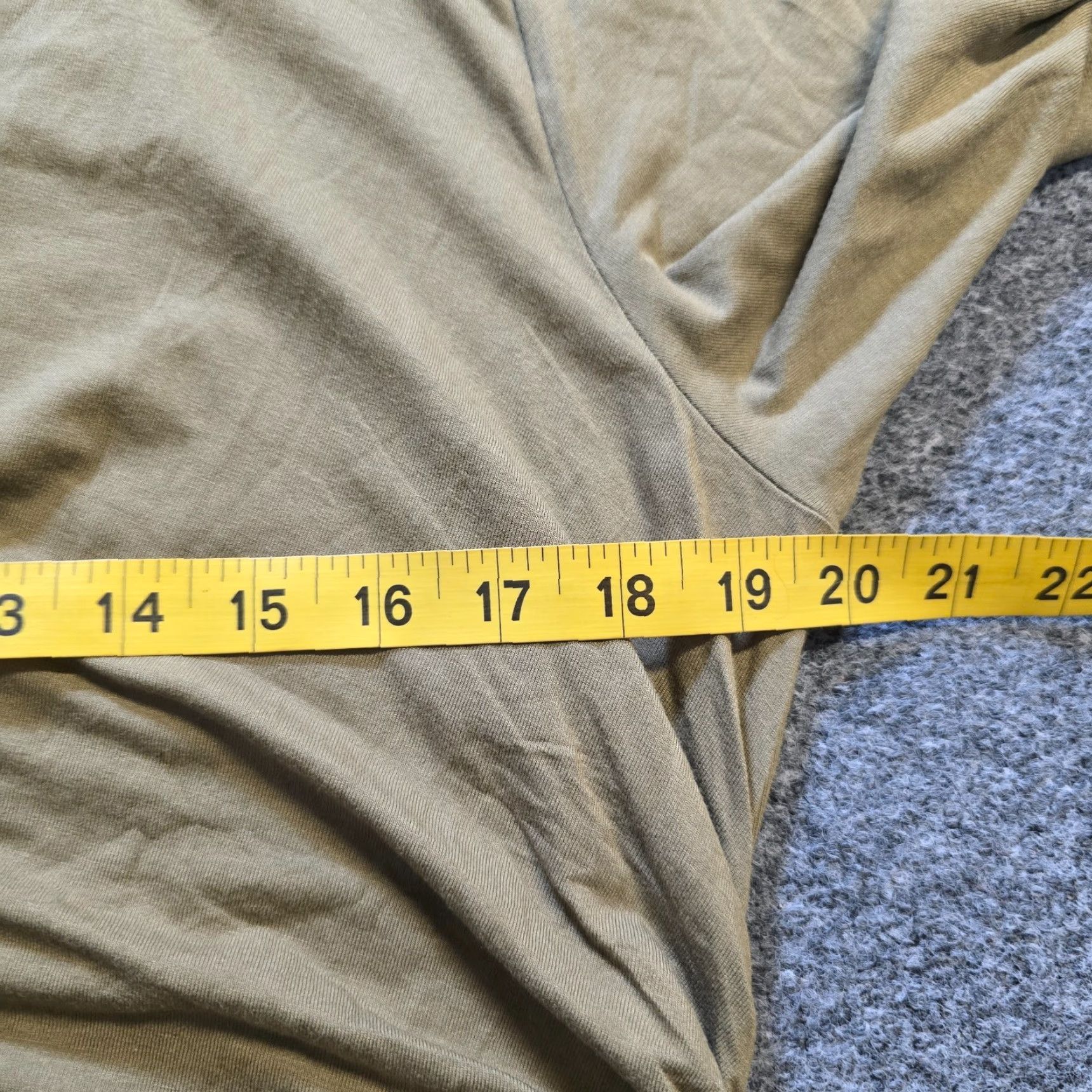 Vintage VINTAGE? No. Universal Standard Top Women Size Medium Green Ruched Long Sleeve Capsule Casual Size M / US 6-8 / IT 42-44 - 5 Thumbnail