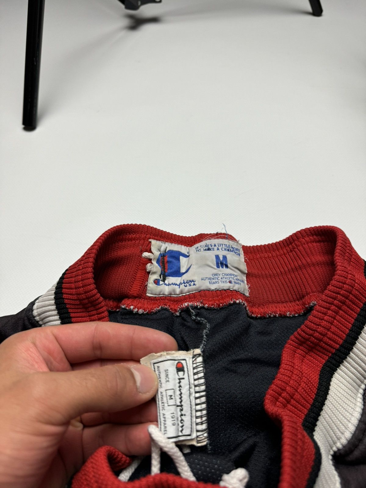 Champion × NBA × Vintage Rare vintage Chicago bulls NBA champion shorts Size US 32 / EU 48 - 6 Thumbnail