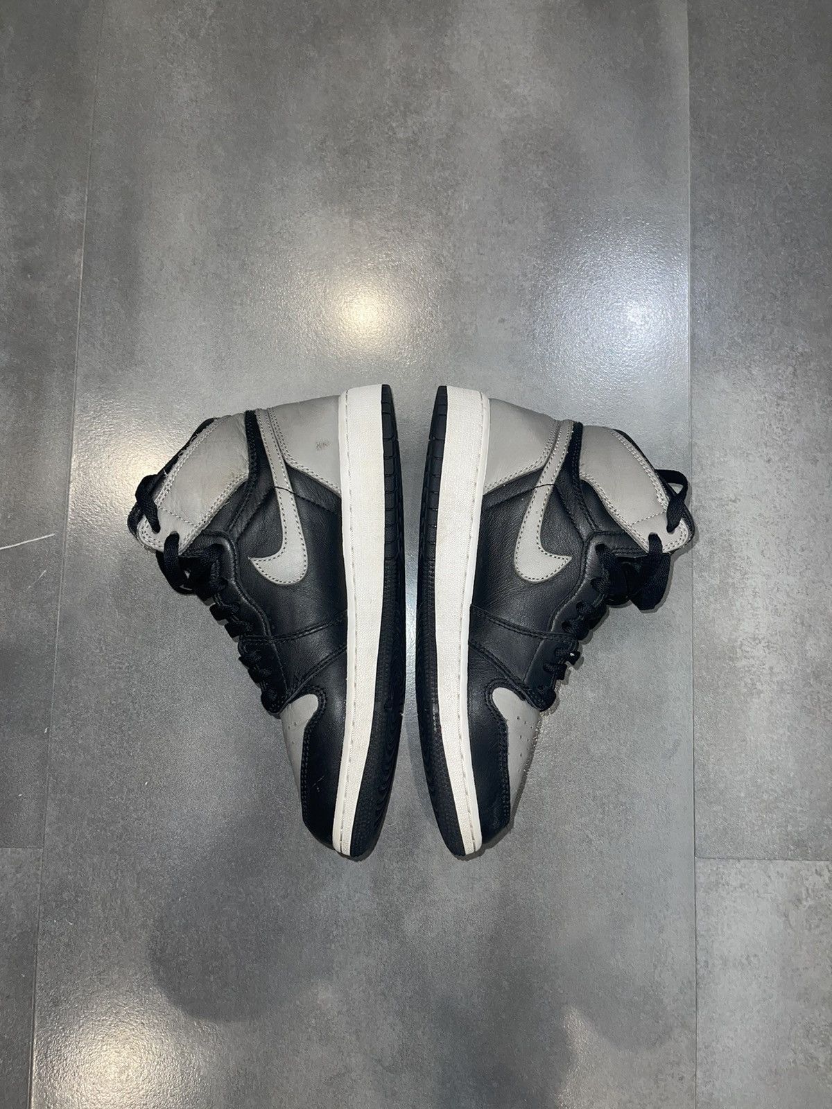 Nike 6Y SS18 Nike Jordan 1 Retro High Shadows (GS) Sneakers Size US 8 / IT 38 - 7 Thumbnail