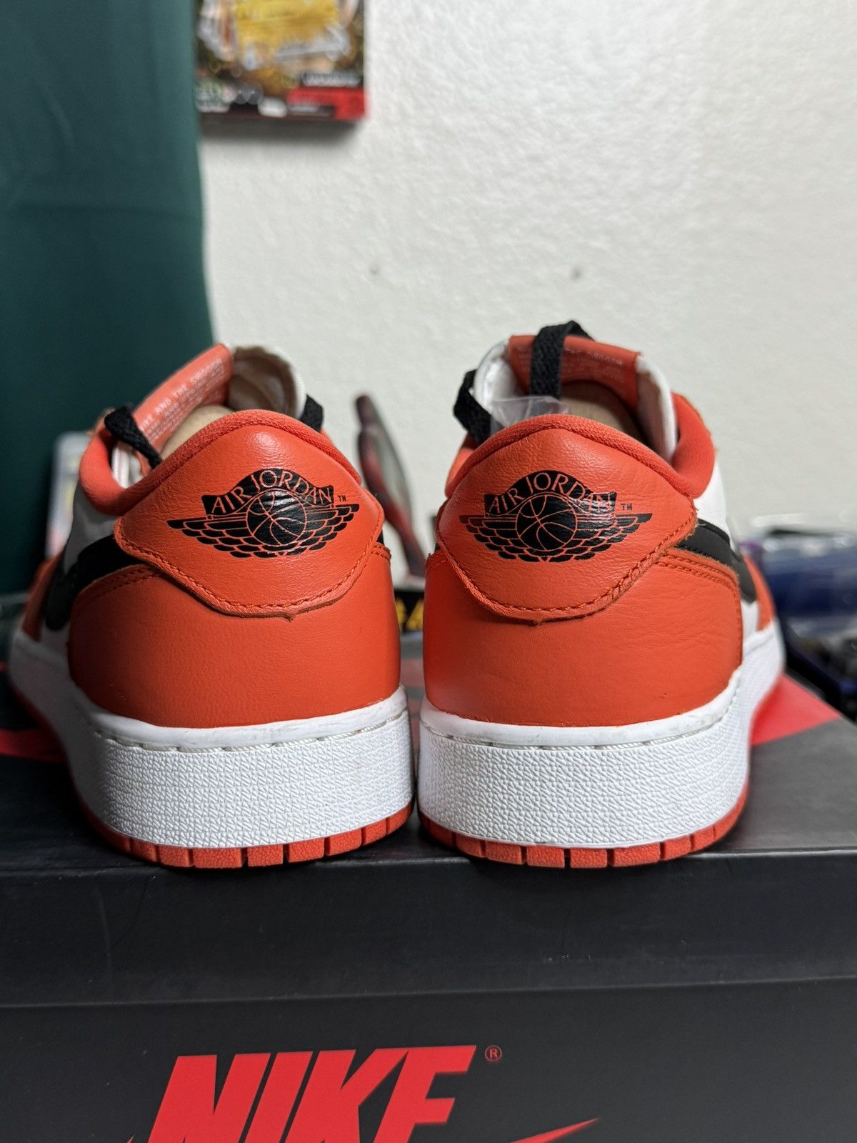 Jordan Brand Air Jordan 1 Low OG Starfish GS 7Y SHIPS FAST Size US 8.5 / IT 38.5 - 3 Thumbnail